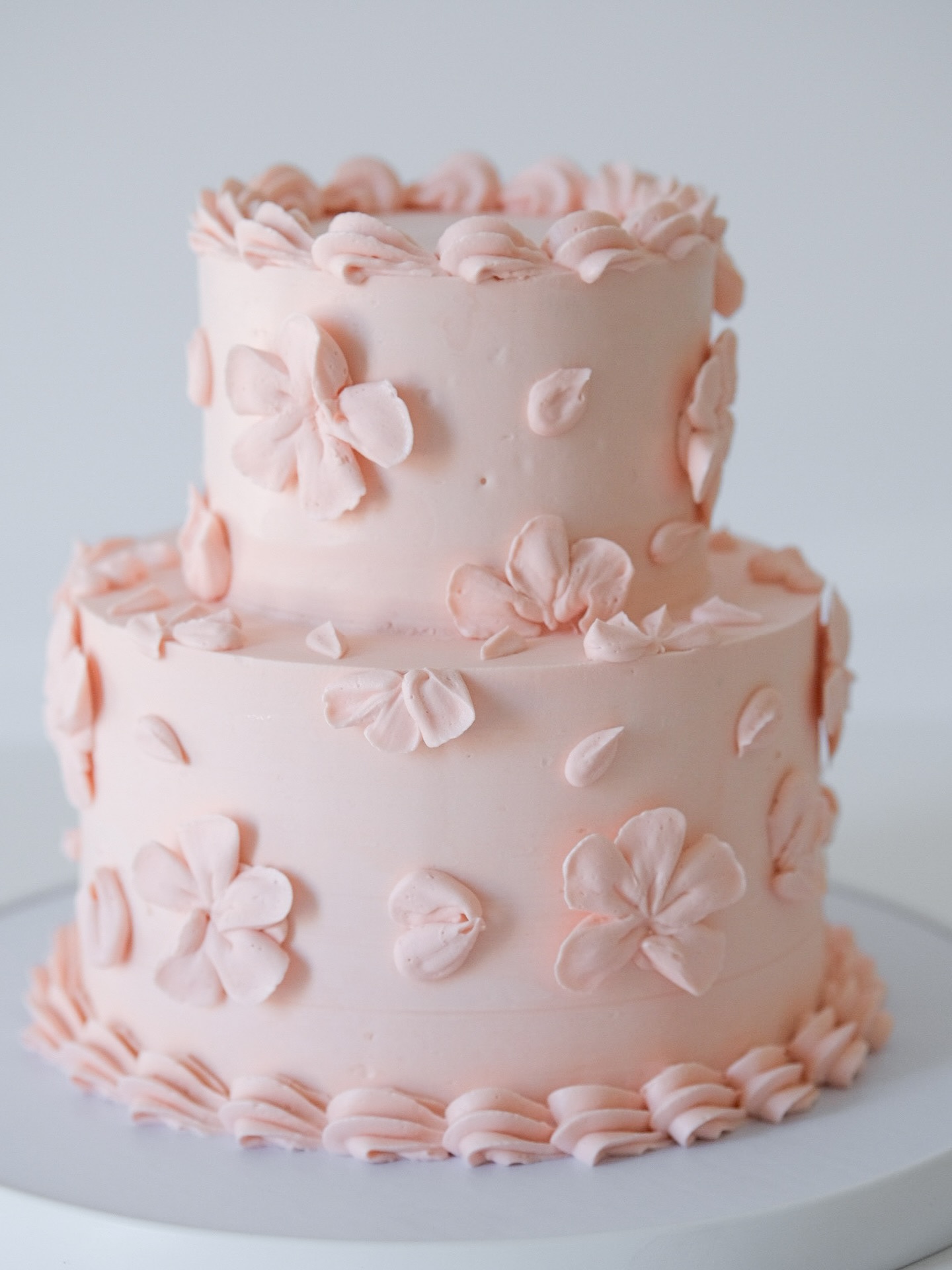 Flowers in bloom
#buttercreamflowers #pink #cake