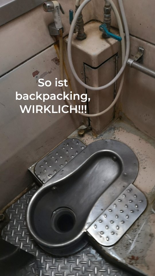 So ist Backpacking wirklich 🤗
Unglaublich, dass es nun 6Jahre her ist, als wir los gezogen sind in die große weite Welt. Ich erinnere mich so gerne an dieses Abenteuer.
Unser Motto während der ganzen Reise:
" kein Tag verläuft so , wie er geplant war"
- schnellstmöglichst aus Vietnam ausreisen, weil du zu spät gecheckt hast, damit das Visum am nächsten Tag abläuft 🤭
- Mal ist man in Vietnam bei einem Arzt oder KH
- wiederum fällt man in Zeitlupe mit dem Roller um
- Dein Heimweg könnte mal in Flammen stehen 🔥
- Dein Boot fährt mit deinen Sachen davon während du im Kajak sitzt und dir die Halong Bay anschaust.🤭
- Ein Strafzettel in Thailand erhalten
- Reifen platt auf den Philippinen
- Du jede Menge tollen Toilettenbilder auf dem Handy hast
- am Flughafen schlafen die günstigste Übernachtung ist, weil du Low Budget zu ernst genommen hast.🤣
🙈und vieles vieles mehr
Trotzdem war jeder Tag, auch wenn er meist nie so verlief wie geplant, eine unglaublich tolle Erinnerung, verbunden mit Momente die dir niemand nehmen kann.
Folge mir 👉 @chrissiontheroad
für echte Realität unterwegs, Reisetipps & Reiseinspiration.
#reisen #weltreise #backpacking #travel