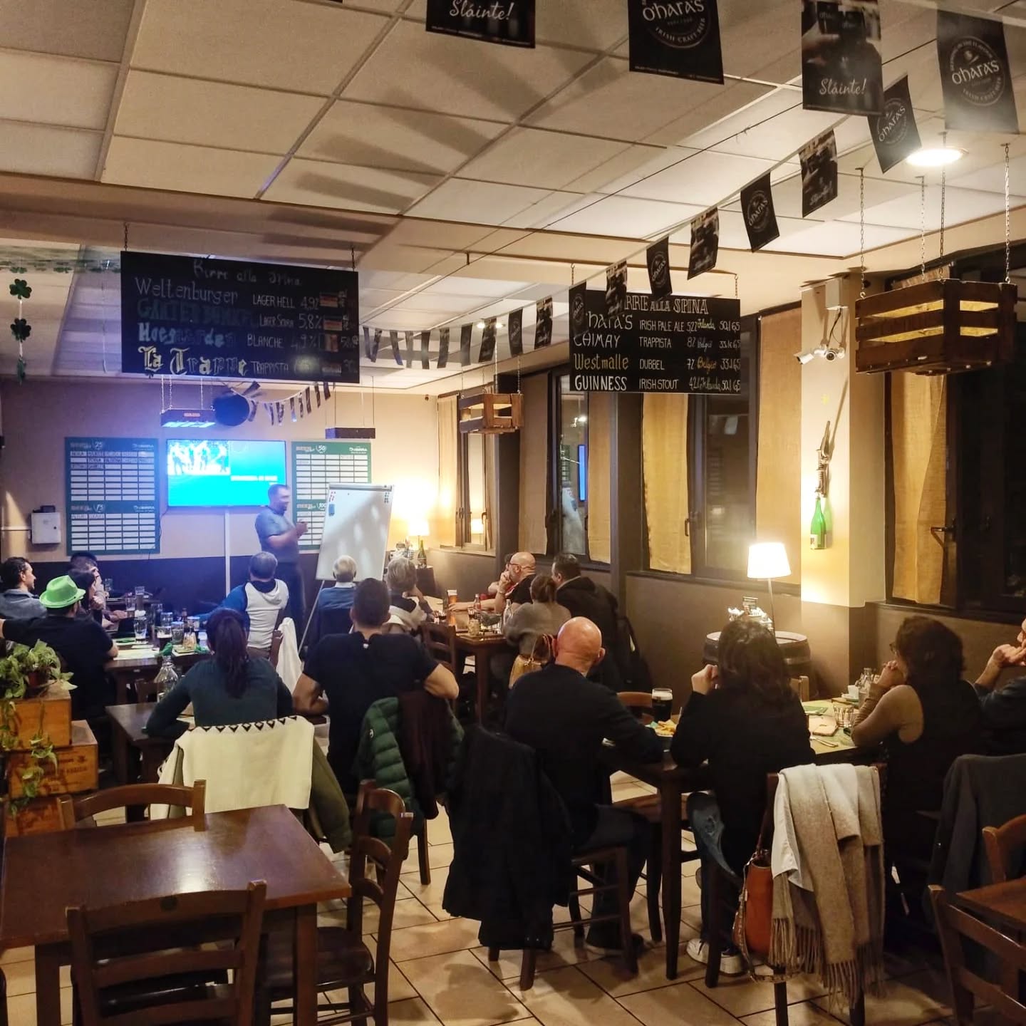 Grazie per aver partecipato numerosi alla serata curling&beer dai nostri amici di @unibirra !!! 🍻
Il nostro coach @kingmorfeo ha spiegato come funziona la strategia del curling 🥌 e il motivo per cui spesso questo sport viene chiamato "scacchi sul ghiaccio".
Resta sintonizzato con noi se ti piacerebbe partecipare ad altri eventi simili!!!
📩 curlingvarese@gmail.com
#curling #varesecurling #varesenews #olimpiadimilanocortina2026
#birra