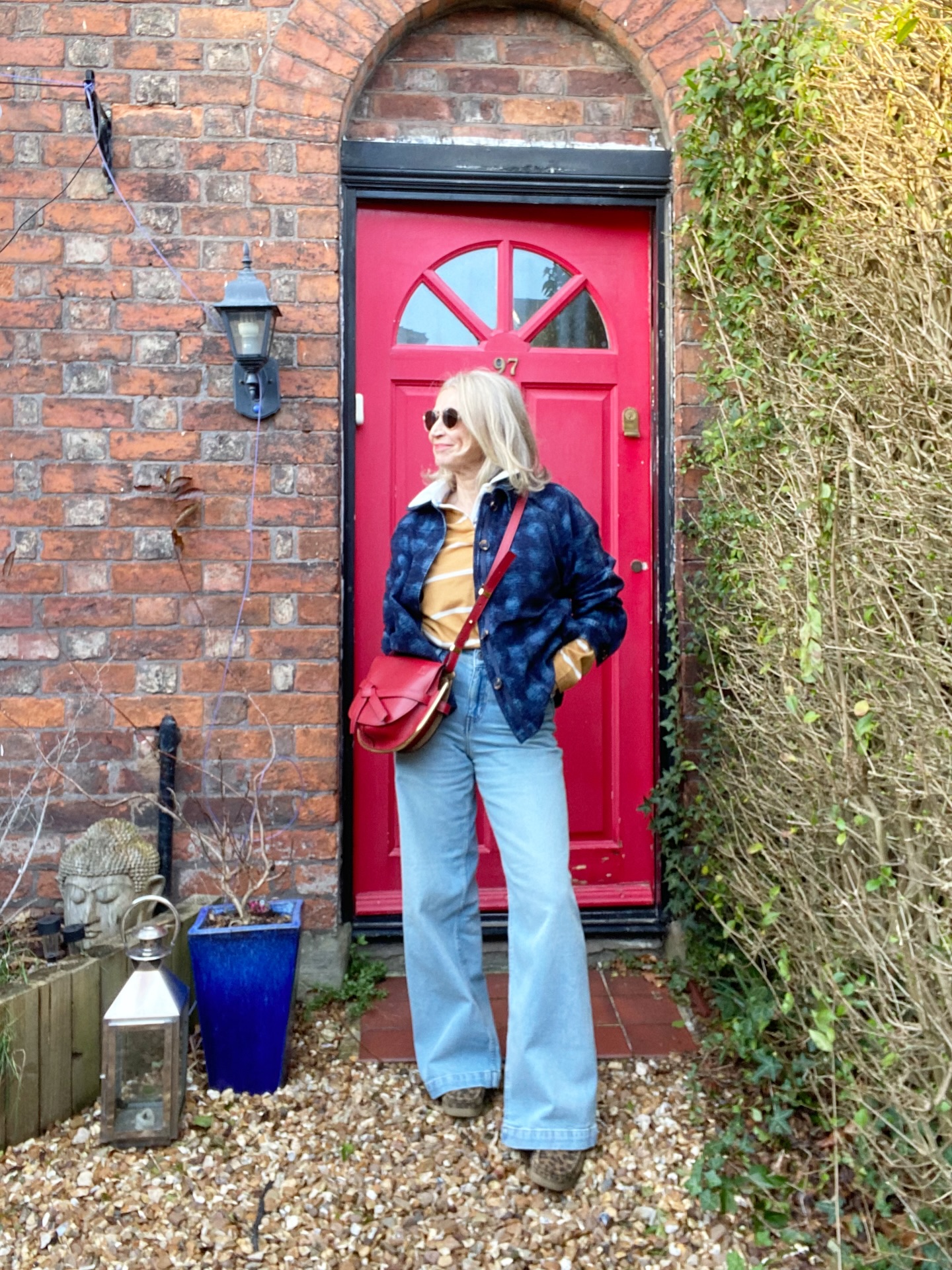 February bits & bobs 🗓️
A busy month full of colour, extreme foodieness, cocktails galore, a quick Liverpool jaunt, tons of fun outfit-building and awkward platform posing 😬📸
Highlight has to be buying this phenomenal painting by the equally phenomenal @mishtioart 💚
How was your Feb friends?
.
.
.
Outfits tagged here and there 🙃
#colour #february #life #style #manchester
