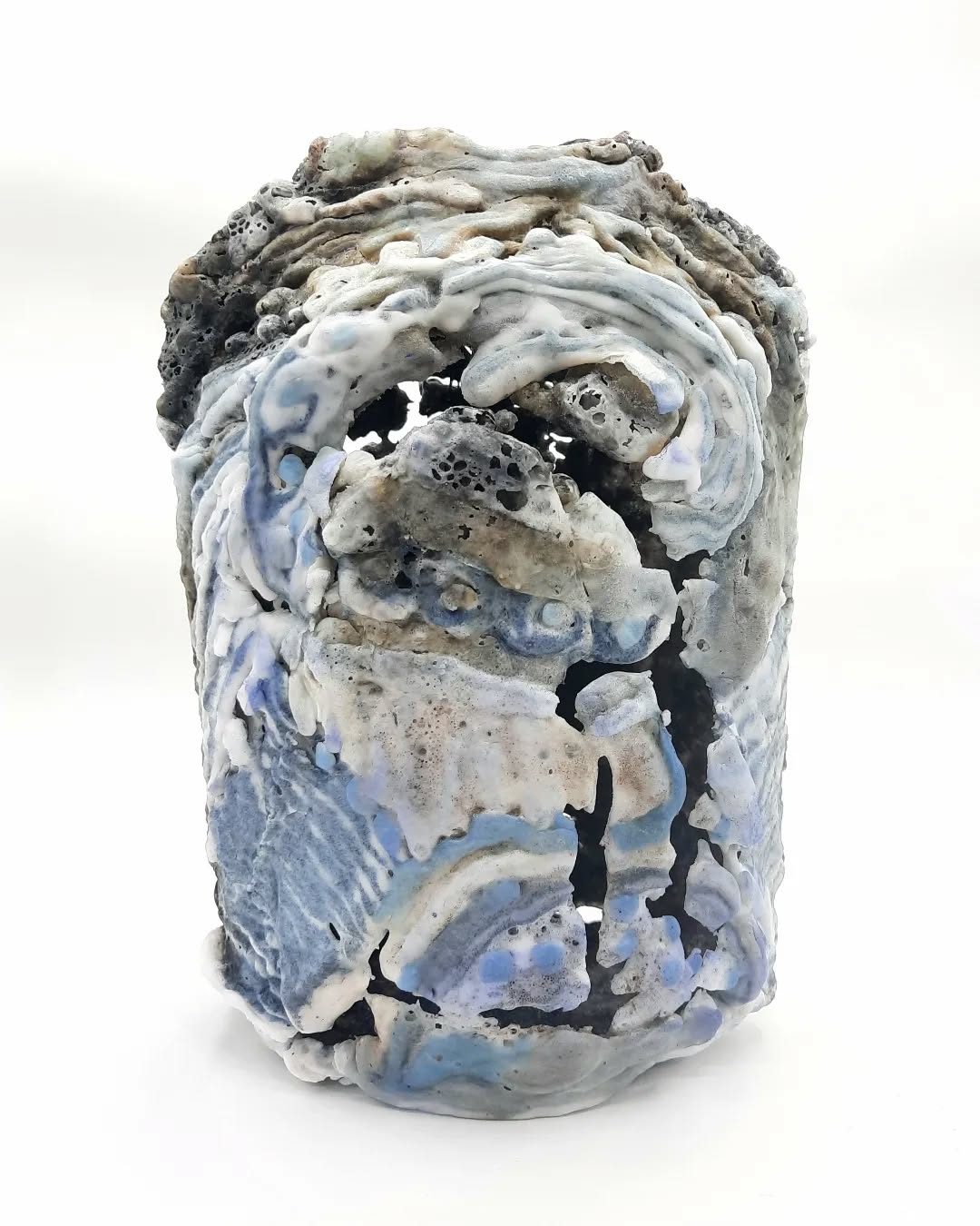 The @bullseyeprojects TG: Transitions in Kiln-Glass exhibition is now available to view online. It's an absolute honour to have my piece, "Myth and Myre" included among so many astounding pieces of kiln glass; I have to admit it's a dream come true!
I'm currently working on a series of these vessels; more will be ready to see the light of day soon.
https://www.bullseyeprojects.com/artists/882-shelagh-swanson/works/
#bullseyeglass #tg #transitionsinkilnglass #bullseyeprojects #kilnglass #kilnforming #vessel #glassvessel #sculpture