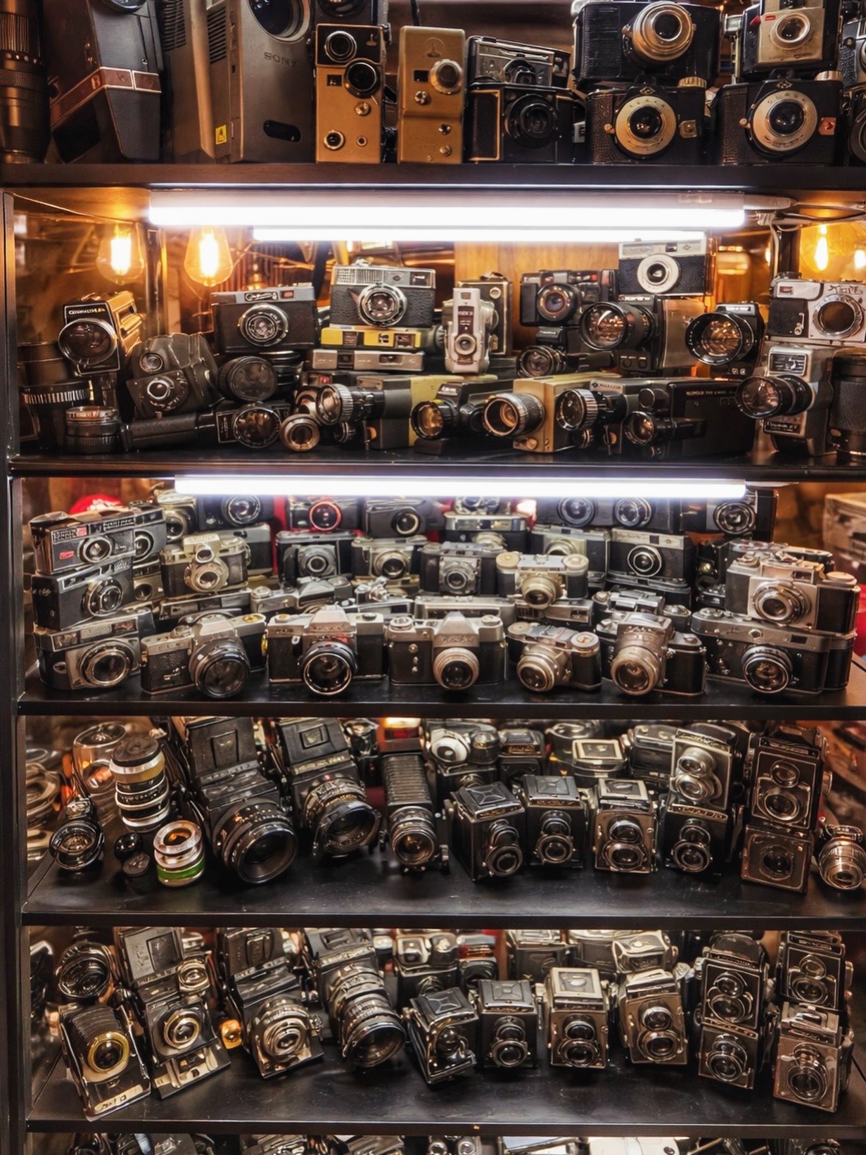 #AntiqueStore #AntiqueDealer #VintageShop #VintageStore #AntiqueCollectibles