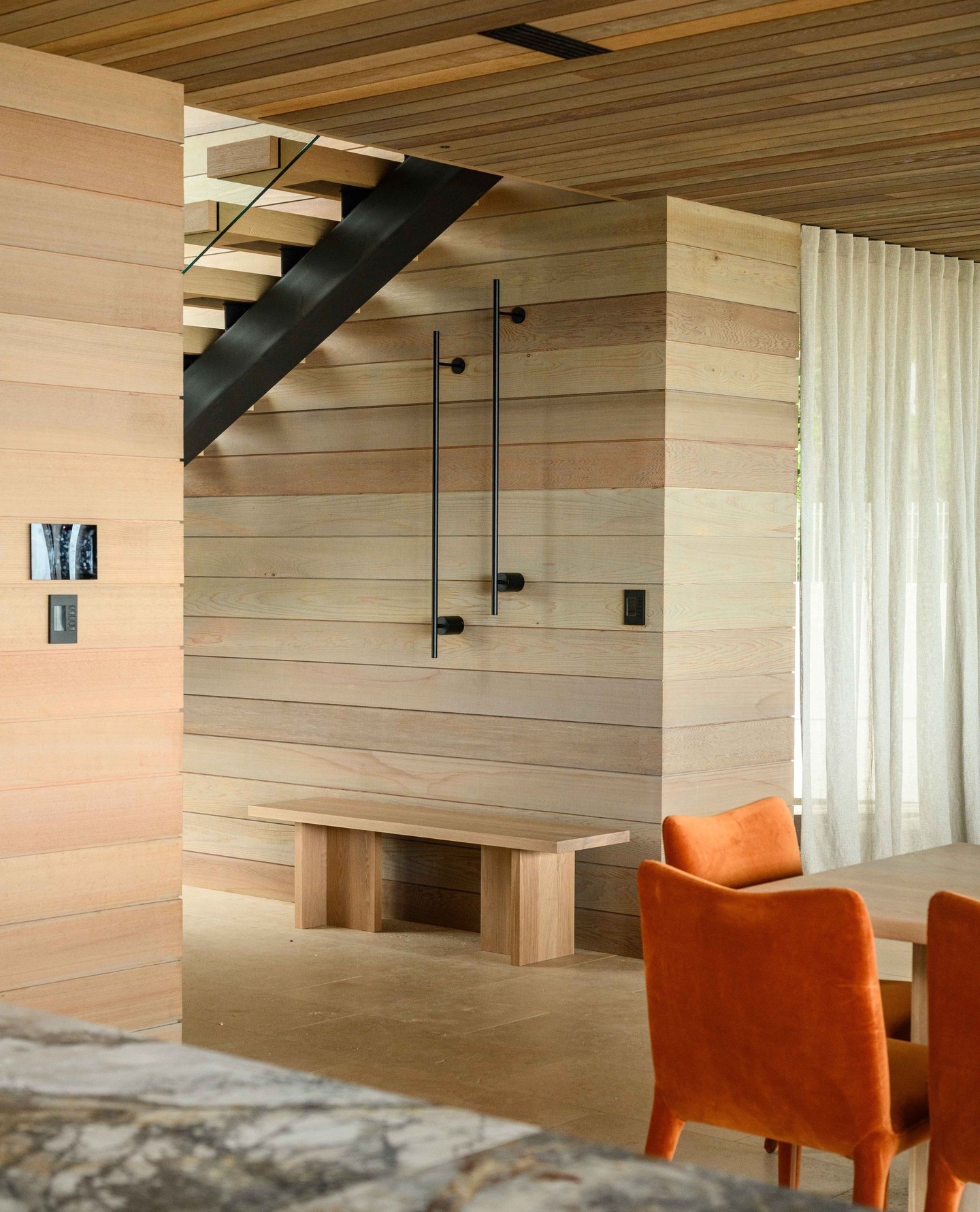 When the detailing becomes the artwork.
Seamless lines flow from wall to ceiling, each element carefully aligned — even the stairs echo the perfect symmetry of the horizontal Western Red Cedar cladding.
Builder: @calleyhomes
Architecture: @carnachan_architecture
Interiors: @shawdesign.nz
Kitchens & Cabinetry: @vekartnz