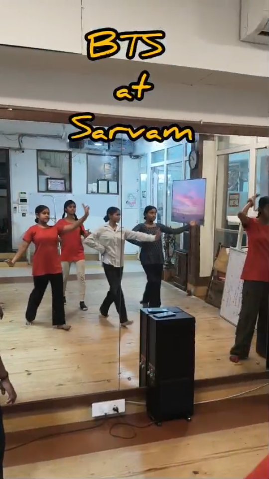 Just less than a day of preparation and a lot of dedication! ✨
Here’s a little behind the scenes of our Shaktis getting ready for their performance at DLF Phase 1 Society. From rehearsals to laughter and last-minute practice, every moment reflects their passion and determination.
So proud of these young stars who proved that with hard work, anything is possible.💛
#SarvamFoundation #SarvamShakti #BehindTheScenes #YoungTalent #EmpoweringGirls