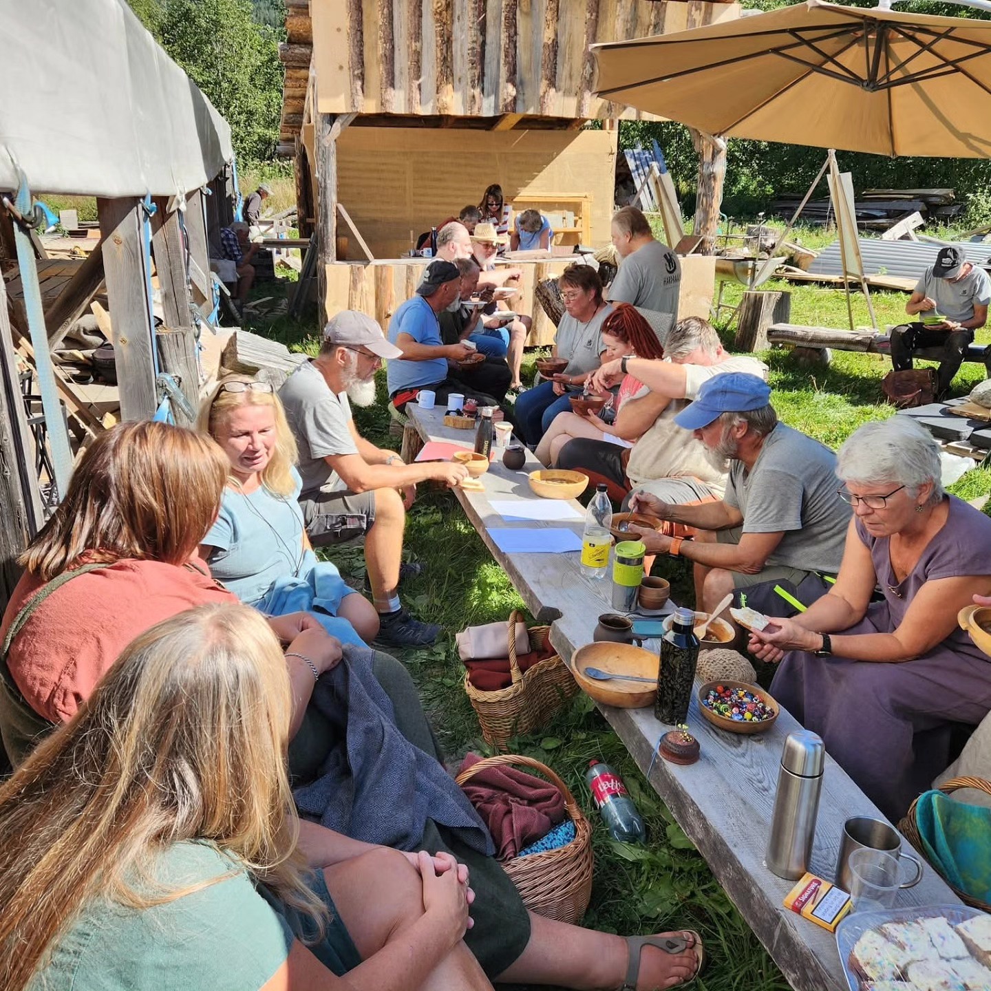 We are so thankful for all the volunteers that continously show up to help with the Hardraade-project. We are very lucky. 🍀
Between 30 and 50 people meet up on Saturdays! Pretty impressive. In addition, many are showing up daily now, since we're under two weeks away from the launch of our vikingship.
Photos: Dave Clemmer
#hardraade #dugnad #vikingship #vikingage #shipbuilding #norway