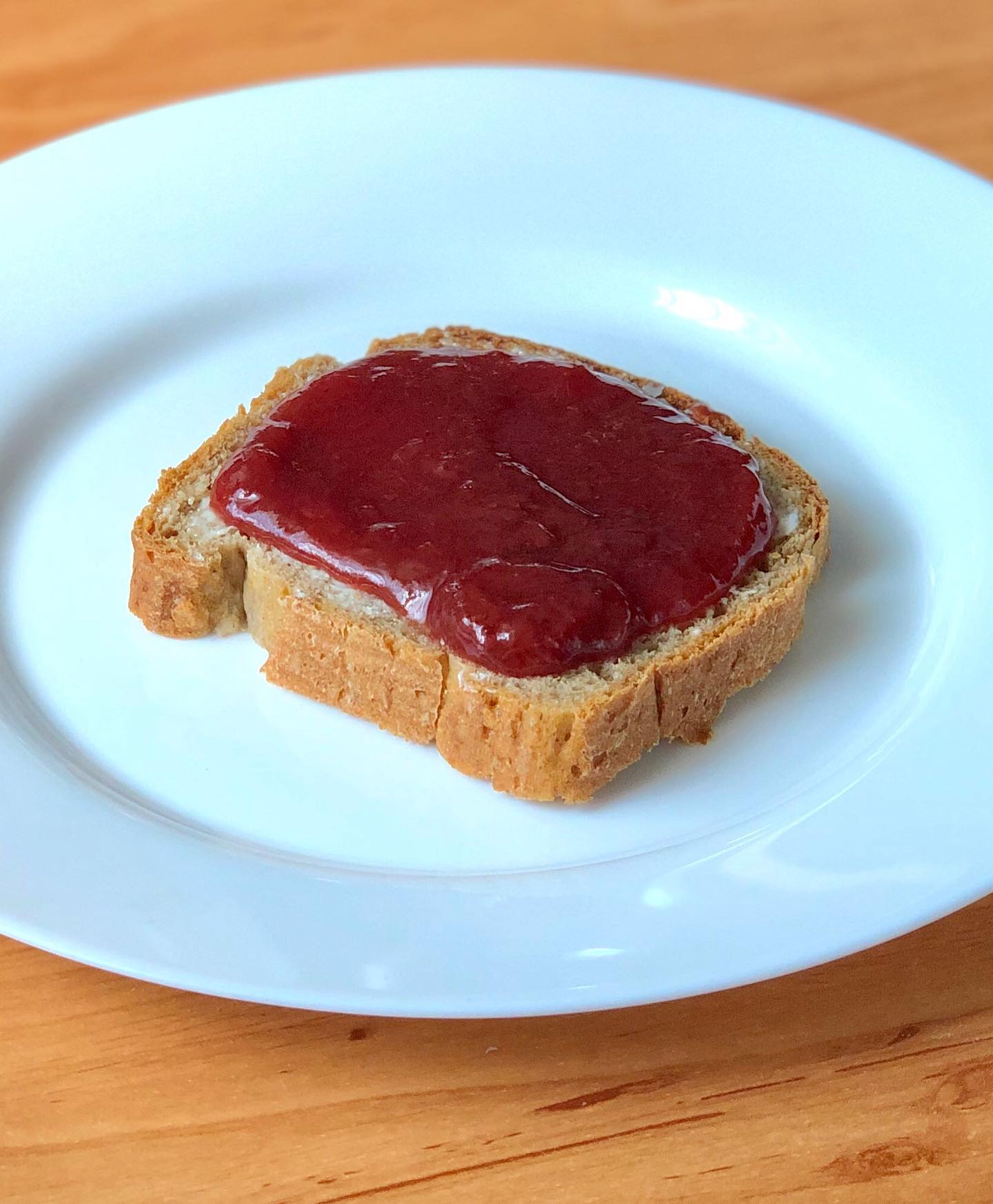 Eperlekvár @denesnatura Stabark növényi zselésítővel🍓
Mesterséges összetevőket nem tartalmaz, bármilyen gyümölcsből ízletes lekvár készíthető👌🏻 Szezonális termék, tavasztól őszig kapható a reform- és bioélelmiszer üzletekben, nagykereskedésekben.
#denesnatura #stabark #lekvárkészítés