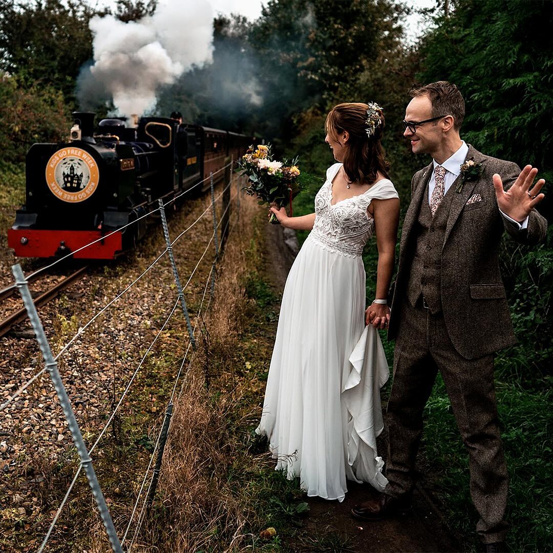 Ben & Laura get a glimpse of the 2-6-2 ZB Class Tender Locomotive as it whistles past them on the Bure Valley Railway line. As Ben is a full time train driver, only fitting the pair tied the knot at Hautbois Hall 🚂
@ben32g
@lec89
@purebrides
@backtoyourplace
@raggedrobinflorist
@hautboishall #norfollkweddingphotographer #weddingphotography
#norfolkweddingideas #norfolkwedding
@victoriajanebakes
@burevalleyrailway1991
#hautboishall #norfolkweddingsupplier #weddingphotojournalist #countrywedding #jeremyjamesweddings #jeremyjames #steamtrainwedding