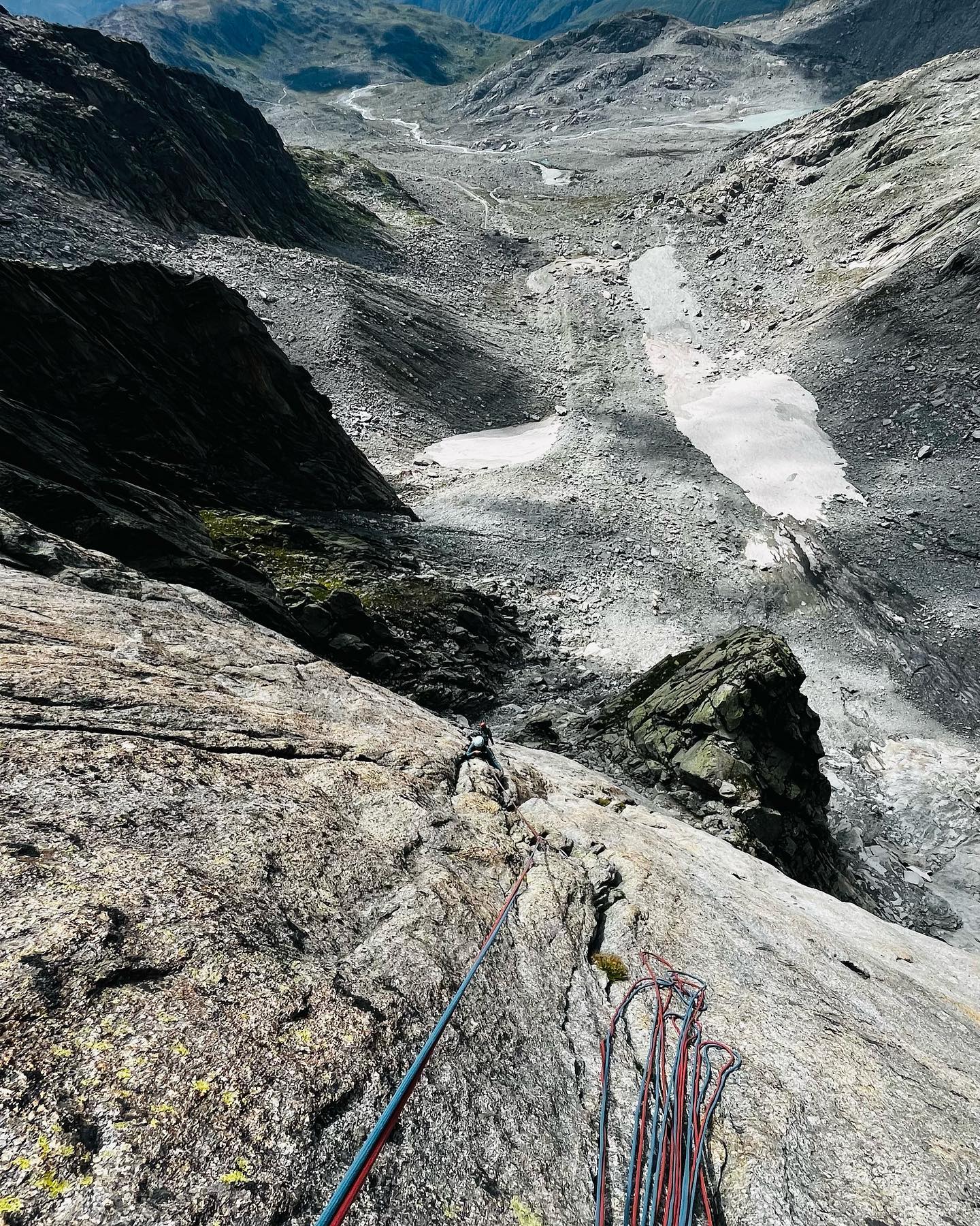 Cracks and corners on Graue Wand Niedermann route!
•
•
•
•
.
#guidealpine #noplacetoofar #climbing #alpinism #mountainridge #mountainlovers #sunrise
#mountaineering #nature #motivation #sunrise #sunny #outdoor