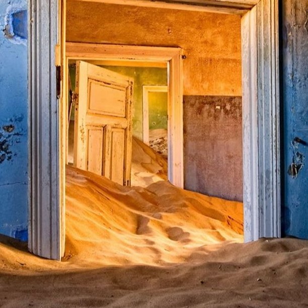 In our latest website journal entry, we explored the topic of desertification, one of the most extreme expressions of climate change. Check out the website link below: https://www.studioserrette.com/post/desertification-the-artificial-microclimate