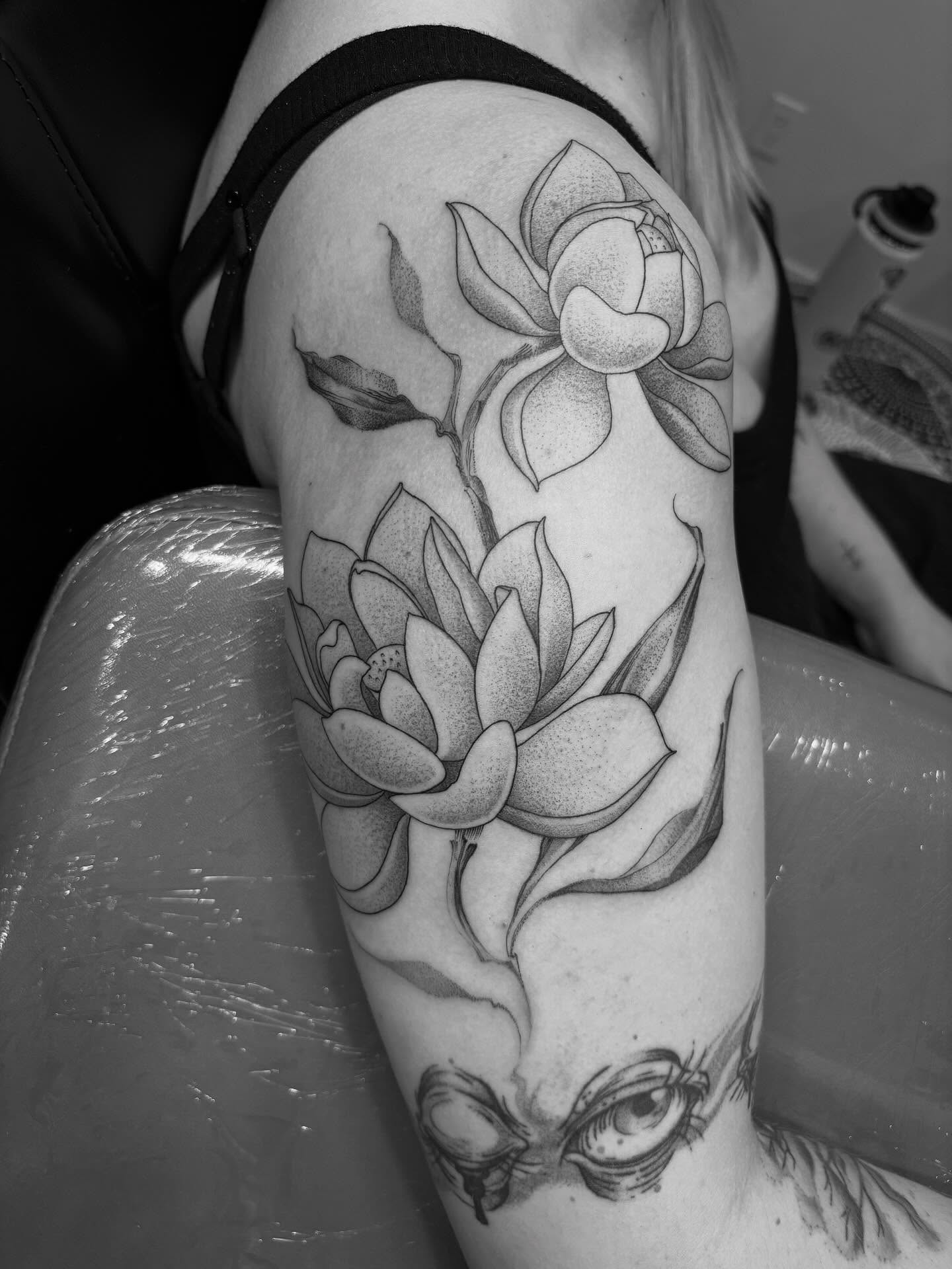 Love adorning my friends ๐ค๐ค
#ottawa #tattoo #ottawatattoo #fineline #details