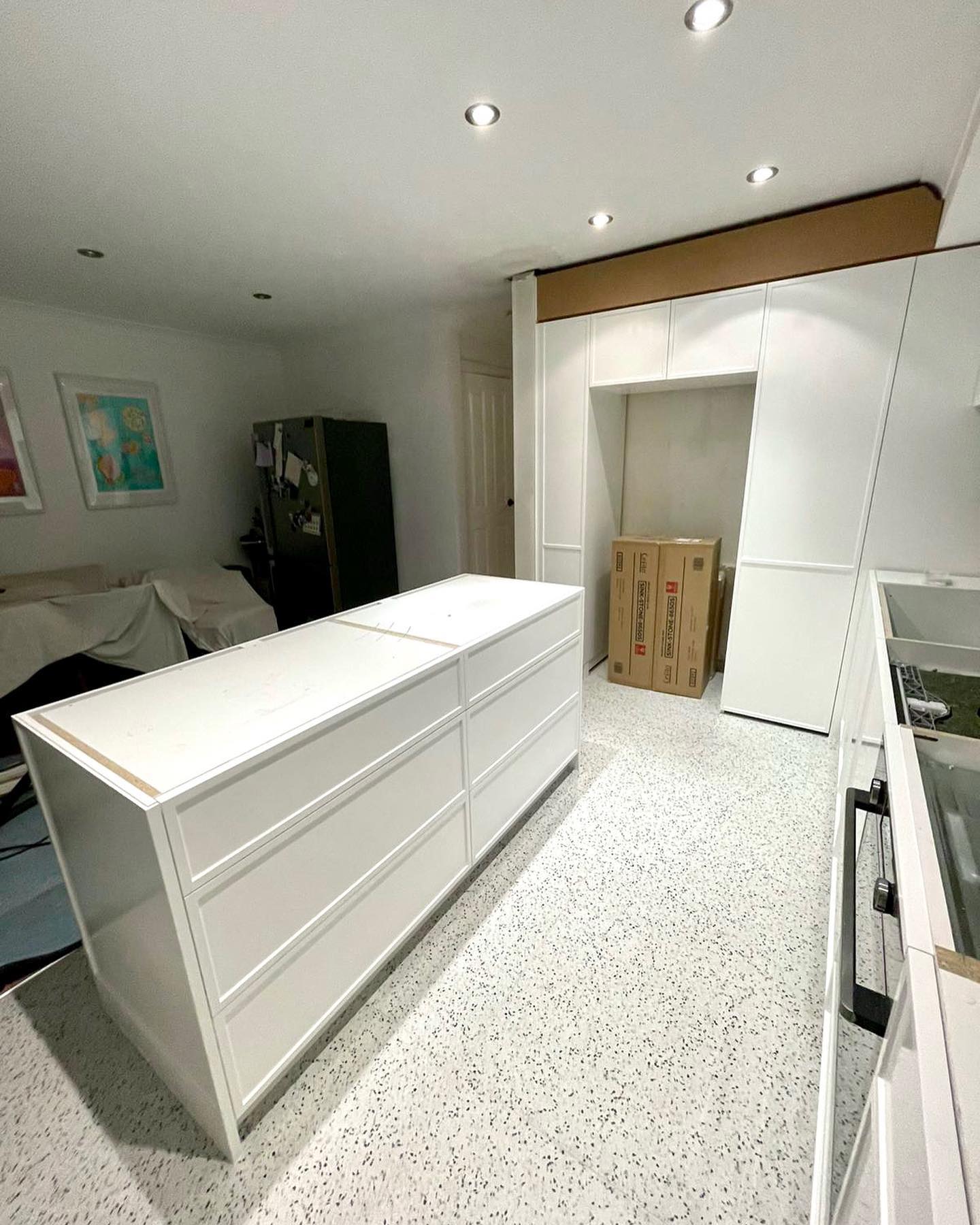 Late night progress shots. One the of the best parts of being a cabinetmaker is the installs, finally getting to see all the hard work come together.
Contact us for a kitchen quote @thecabinetmakingco
#kitcheninstallation #sydneykitchens #sydneyhomes #sydneyluxuryhomes #sydneyinteriors #sydneyinteriordesign #whitekitchen #sydneymum #whitekitchencabinets #sydneymade #sydneyarchitect #darlingpoint #bellevuehill #doublebay #centennialpark #tamarama #cabinetmaker #cabinetmaking #australianinteriors #australianinteriordesign