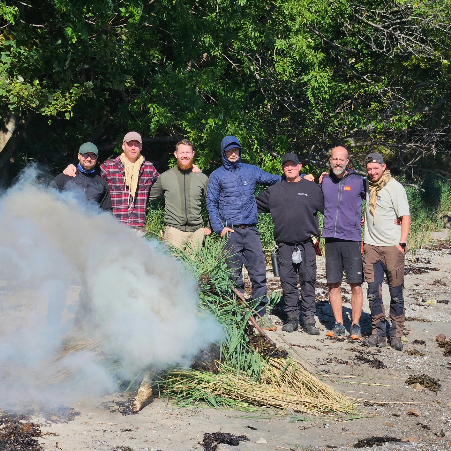The Bushcraft education Team 5 graduating the one year class with a 3 day survival class💪
In two weeks they are of to Yukon, Canada for a 10 day canoe expedition 🛶🌲🔥
#Bushcraft
#survival #signalfire
#survivalskills #thebushcrafteducation #primitiveliving #primitiveskills #wilderness #yukon #canada #canoeing #bushcraftuddannelsen #friluftsliv #vildmarksfærdigheder #vildmark #udeliv #overlevelse #overlevelseskursus #keepitsimple #bushcrafteurope #bushcraftdanmark
