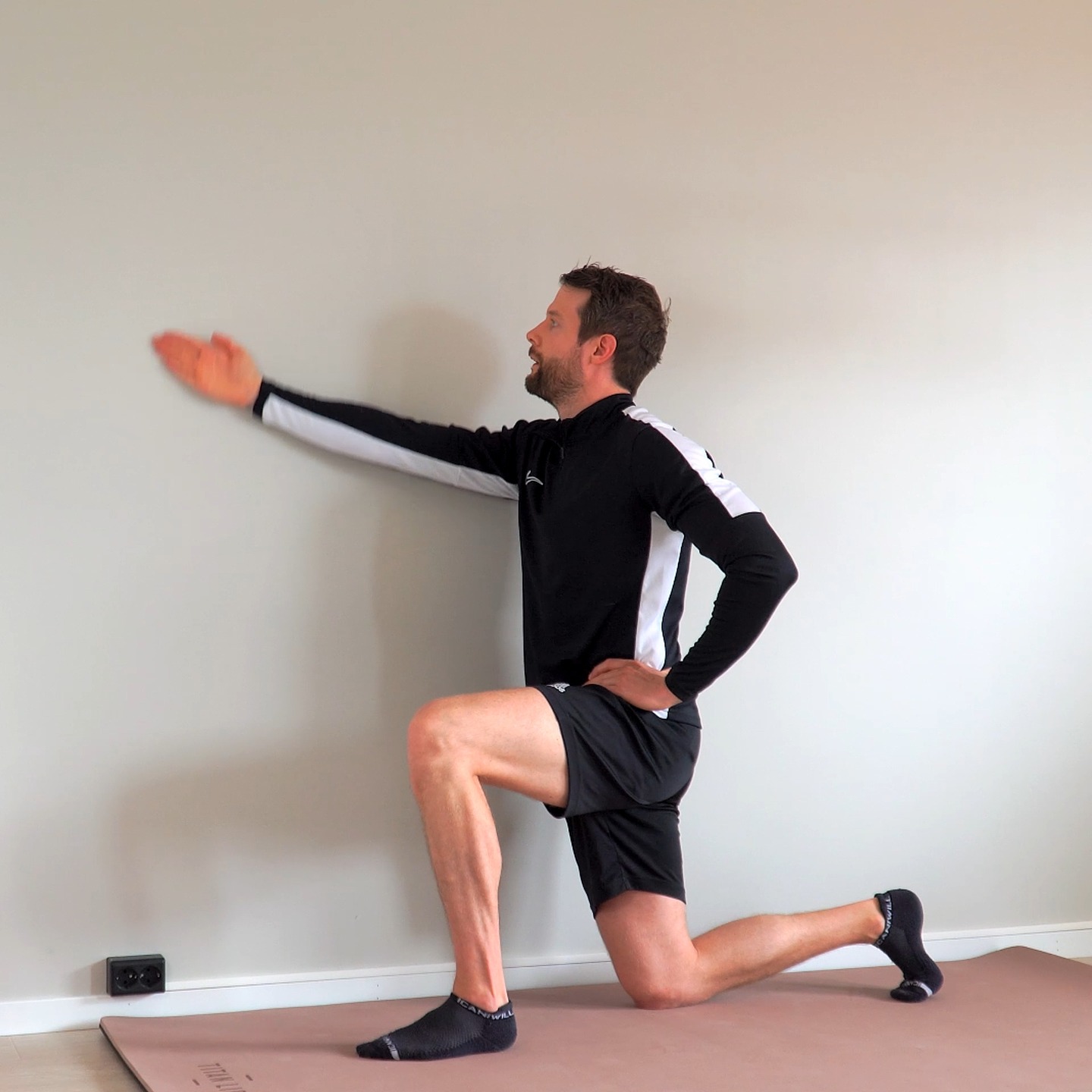 Jorden rundt mot vegg ☺🙌 Kanon øvelse for skulder & brystrygg! Er du flink med å trene mobilitet?
📲 Se alle våre øvelser i APP 🤩 https://styrketreninghjemme.no
#hjemmetrening #mobilitet #treninghjemme