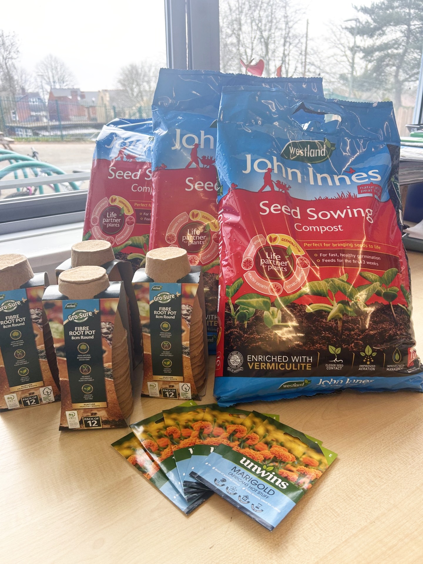 A massive thank you to Tesco (Burnt Tree) for their generous donations to our Mother’s Day events. Your support means so much, and we truly appreciate the kindness shown to our Foxyards family.
We’d also like to say a big thank you to our wonderful PCSOs for arranging the donations and delivering them.
It’s amazing to see our local community come together in support of such a special day. 💐