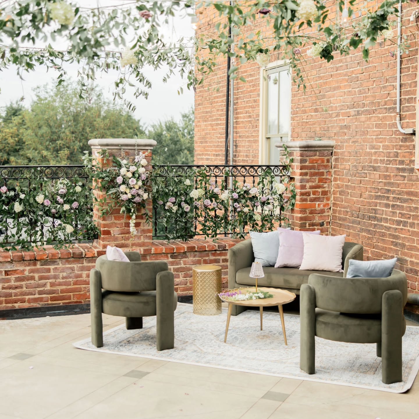 One of our favorite things is when couples fully trust us with the vision.
She trusted us to select her lounge and florals, and we turned this intimate rooftop into a little fairy garden.
There were cars visible beyond the railing so we layered greenery and florals to create a soft garden moment instead. A little design magic goes a long way.
Photo: @chloe_parker_photography