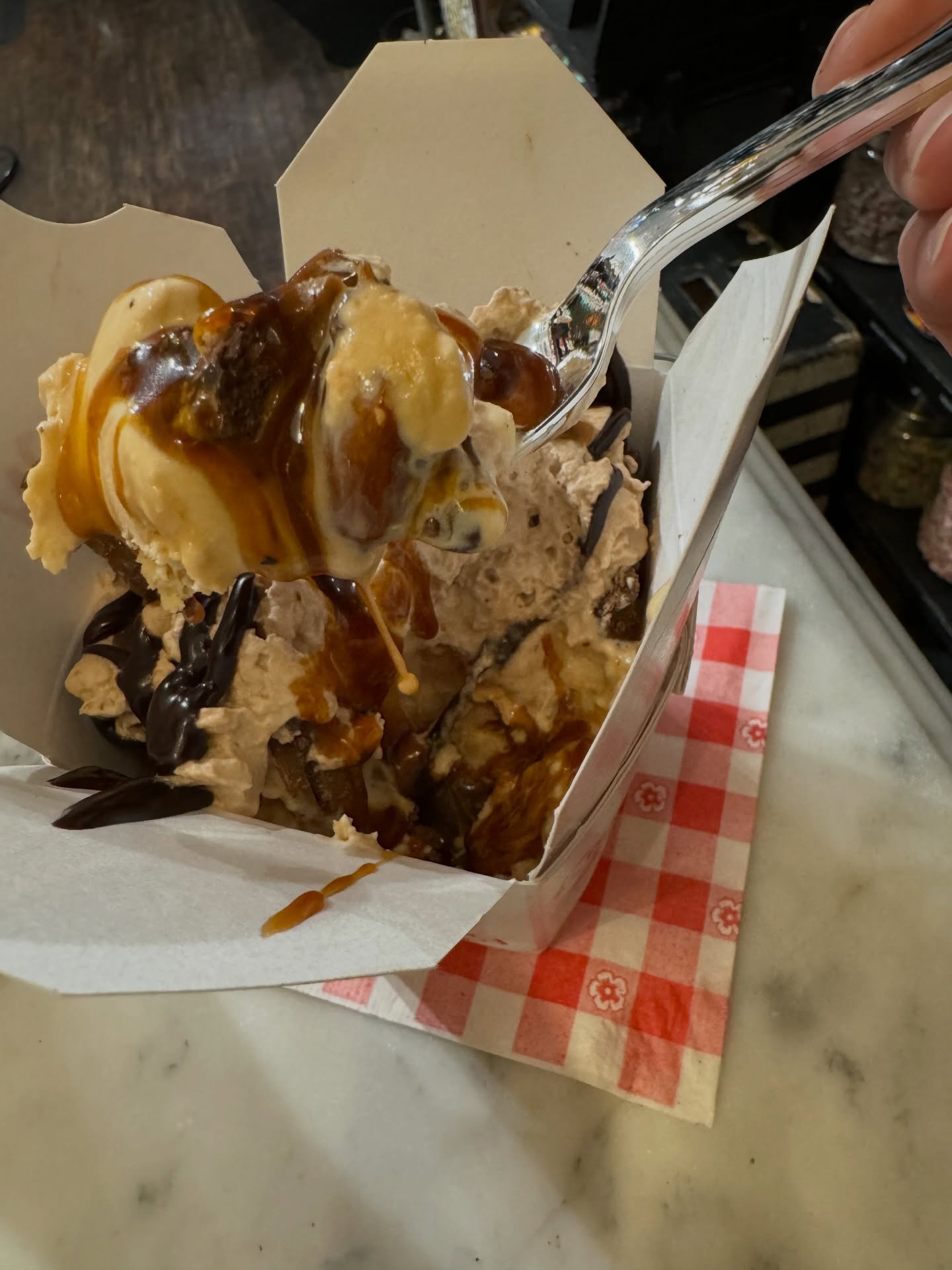 IT’S ICE CREAM WEATHER! Scoops, Sundaes, Sandwiches! OH MY!! 🥡🥡🥡
#icecream #sundaes #sorbet #dessert #uesnyc