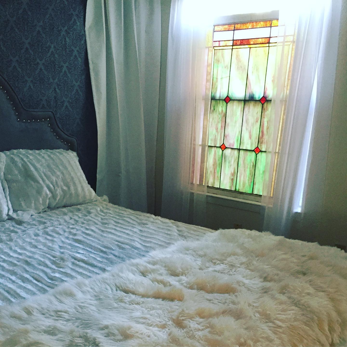 So excited to get in the studio with my client today! First shoot with out latest studio upgrade!! Love this giant stained glass window! 😍😍😍
#stainedglass #studio #atx #austin #upgrade #photography #photographer #bedroom #takemetochurch #fabulous #beautiful #glam