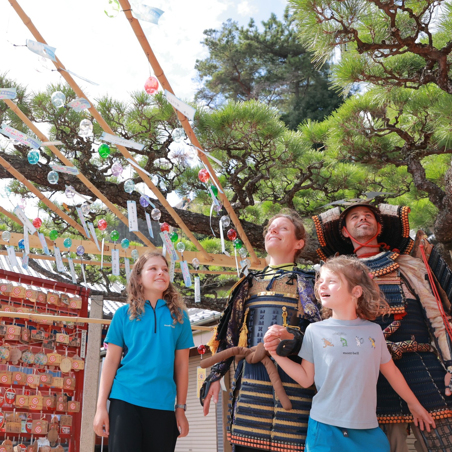 Why are Mom and Dad dressed like Samurai?"
If your kids ask, be sure to answer with a smile:
"To feel the spirit of the Samurai in Japan." 🗡️✨
And definitely not to settle yesterday's argument! (Just kidding 😄)
Capture this unique family experience where history, laughter, and unforgettable memories come together.
Pourquoi maman et papa sont-ils habillés en samouraïs ?"
Si vos enfants posent la question, répondez avec le sourire :
"C'est pour ressentir l'esprit des samouraïs au Japon." 🗡️✨
Et surtout, pas pour continuer la dispute d’hier ! (Je plaisante 😄)
Vivez cette expérience familiale unique, où l'histoire, les rires et les souvenirs inoubliables se rencontrent.
#ExploreSetouchi
#SamuraiJourney
#SetouchiBreweryTour
#SetouchiSamurai
#JapaneseBrewingArt
#SamuraiAndNature
#HeritageAndFlavor