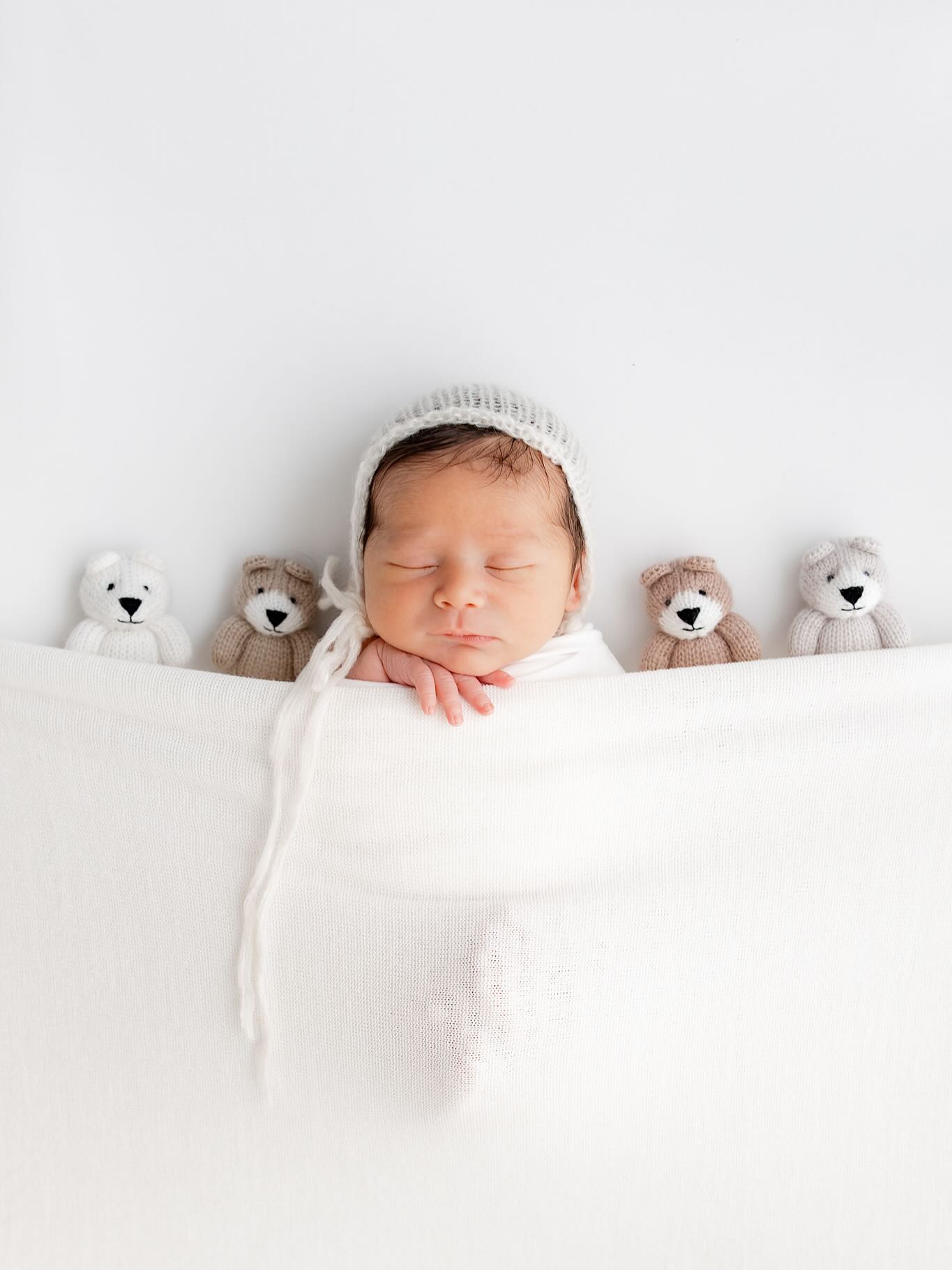 A little bundle of joy!
#brendapphotographynewborn #newbornphotographer #babies #newborn #oswegoil #montgomeryil