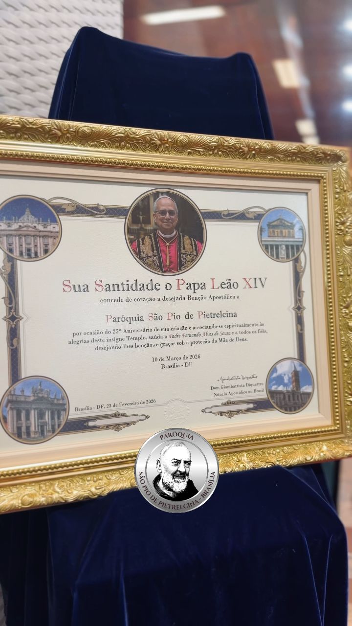 #JubileuDePrata | ⛪️ O Jubileu de Prata marca 25 anos de caminhada — e, na vida da Igreja, não é apenas uma comemoração cronológica, mas um momento profundamente espiritual com a graça de se tornar uma paróquia indulgenciária!
📖 Na tradição bíblica, o jubileu sempre esteve ligado a um tempo de graça, reconciliação e renovação.
✝️ Por isso, quando uma paróquia, comunidade ou ministério celebra seu Jubileu de Prata, ela faz memória de tudo o que Deus construiu ao longo desses anos: sacramentos celebrados, famílias formadas, vocações despertadas, vidas restauradas.
🕯É um tempo de memória agradecida — reconhecer as dificuldades superadas, os frutos colhidos e a fidelidade de Deus em cada etapa.
✨️ Mas também é um tempo de renovação da missão. O jubileu não fecha um ciclo; ele reacende o propósito. É como dizer: “Até aqui o Senhor nos sustentou… e seguimos confiando.”
🎂 Celebrar 25 anos é celebrar a história escrita pela graça de Deus e pelo “sim” fiel de uma comunidade inteira.
#padrepio
#paroquiasaopiodepietrelcinabrasília
#católicos