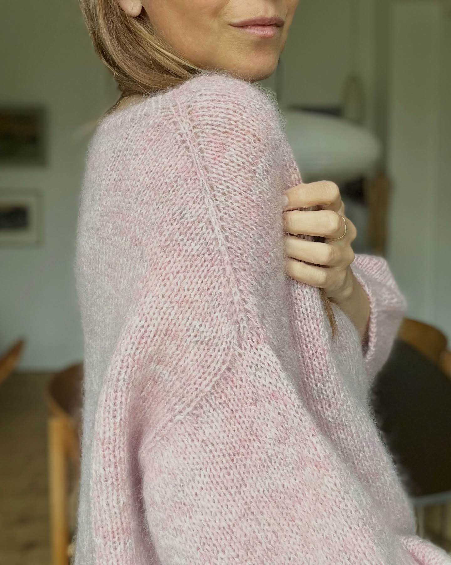 One of my favorite details in the C r a s s u s Line is the ribbed shoulder detail. When knitting it, you just have to trust the process - it might look a little short at first, but it opens up beautifully after washing and blocking.
It’s the detail people compliment the most when I wear this style.
Patterns available on Ravelry and at www.refinedknitwear.com
-
-
-
#knitwear #strik #refinedknitwear #crassussweater #crassussweatercollarchunky
