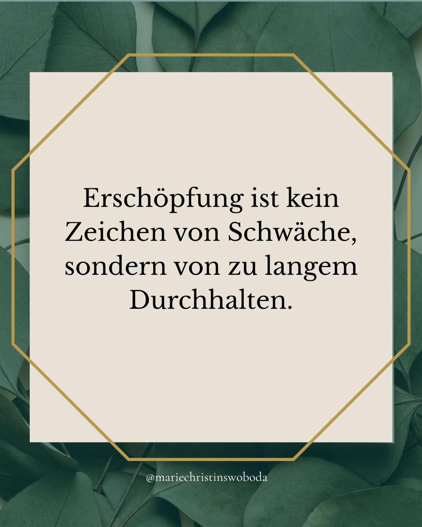Erschöpfung entsteht selten plötzlich.
Sie wächst leise.
Durch zu viele Tage, an denen du dich zusammenreißt.
Durch zu viele Momente,
in denen du weitergehst,
obwohl dein Körper eigentlich stehen bleiben möchte.
Viele bewerten Erschöpfung als persönliches Versagen.
Dabei ist sie oft ein Loyalitäts-Signal deines Körpers:
du bist lange über deine eigenen Grenzen gegangen,
um zu funktionieren, um da zu sein, um alles zu halten.
Im Coaching schauen wir nicht darauf, wie du wieder leistungsfähig wirst.
Sondern darauf, wie du dich selbst nicht weiter übergehst – damit Kraft wieder entstehen darf, statt nur verbraucht zu werden.
🤍 Folge mir für ehrliche Impulse rund um innere Stabilität, Selbstfürsorge und Nervensystem-Gesundheit.
#traumasensiblescoaching #erschöpfungverstehen #nervensystemarbeit #innereSicherheit #selbstfürsorge
emotionale erschöpfung
dauerhaft durchhalten
stress und nervensystem
grenzen erkennen
innere kraft aufbauen