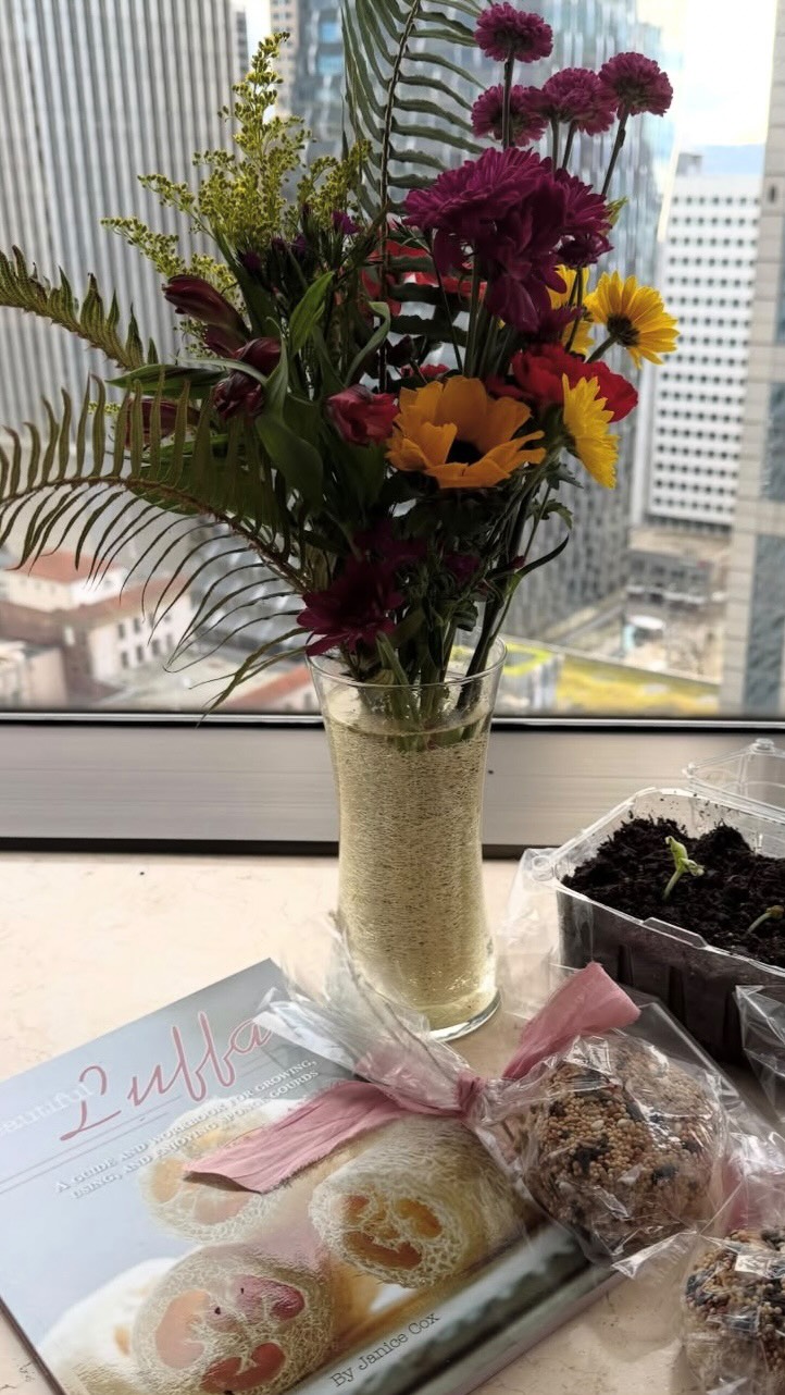 Luffa lounges? SIGN US UP 🌱 — Enjoy a sneak peek at what’s to come this week with @athomebeauty on our Slow Flowers Podcast!
Stream Episode 759 this Wednesday, March 11th!
#slowflowerssociety #slowflowers #luffa #slowflowersmovement #sustainablefloristry