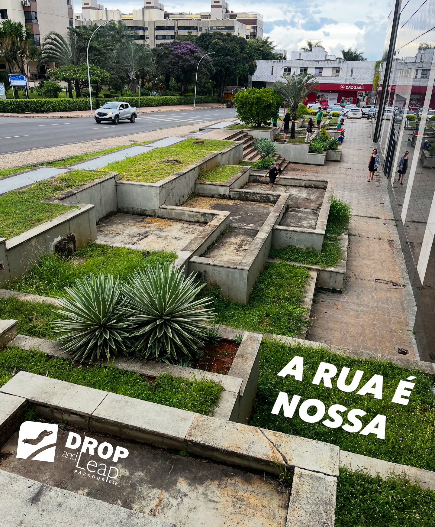 Um dos nossos locais de treino na Asa Norte! Conhece?
Esse é conhecido nacionalmente e internacionalmente e desejado por todos os praticantes! Possibilidades infinitas de interação!
Venha treinar também!
#parkour #parkourembrasilia