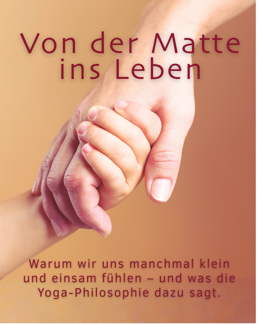 ✨ Von der Matte ins Leben: Das göttliche Vergessen.
🧘♀️Wusstest du, dass eine alte indische Legende erklärt, warum wir uns manchmal so klein und unbedeutend fühlen?
🌙Es ist die Geschichte von Mutter Yashoda und ihrem Sohn Krishna. Damit Yashoda ihr Kind als Mensch lieben und erziehen konnte, musste sie vergessen, dass er in Wahrheit ein Gott war.
✨Diese Geschichte ist ein Spiegel für uns alle. Um am menschlichen Alltag teilzuhaben, legen wir einen Schleier über unsere wahre, grenzenlose Natur. Die Yoga-Philosophie nennt diese Trübungen die „Malas“.
Sie flüstern uns Dinge ein wie:
❌ „Du bist nicht gut genug.“ (Anava Mala)
❌ „Du bist ganz allein mit deinen Problemen.“ (Mayiya Mala)
❌ „Du musst noch mehr leisten, um wertvoll zu sein.“ (Karma Mala)
🙏🏻Und genau hier setzt deine Praxis an. Yoga hilft dir, diesen Schleier für einen Moment zu lüften und dich wieder mit deiner inneren Vollkommenheit zu verbinden.
📖 Lust auf den ganzen Blogbeitrag? Unsere liebe Kollegin Jolijn hat diese tiefe Philosophie wunderschön aufgeschrieben. Den Link auf unsere Homepage findest du in unserer Bio! Dort kannst du dich auch für unseren Newsletter anmelden, um regelmäßig solche Impulse zu erhalten.
✨ Welcher der drei Sätze blockiert dich im Alltag am meisten? Lass es uns in den Kommentaren wissen – wir sind alle gemeinsam auf diesem Weg der Erinnerung.
#yogaraumravensburg #vondermatteinsleben #krishna #yogaphilosophie #tantra malas glaubenssätze bewusstsein ravensburg bodensee yogaoberschwaben spirituelleerwachung achtsamkeit innereswachstum