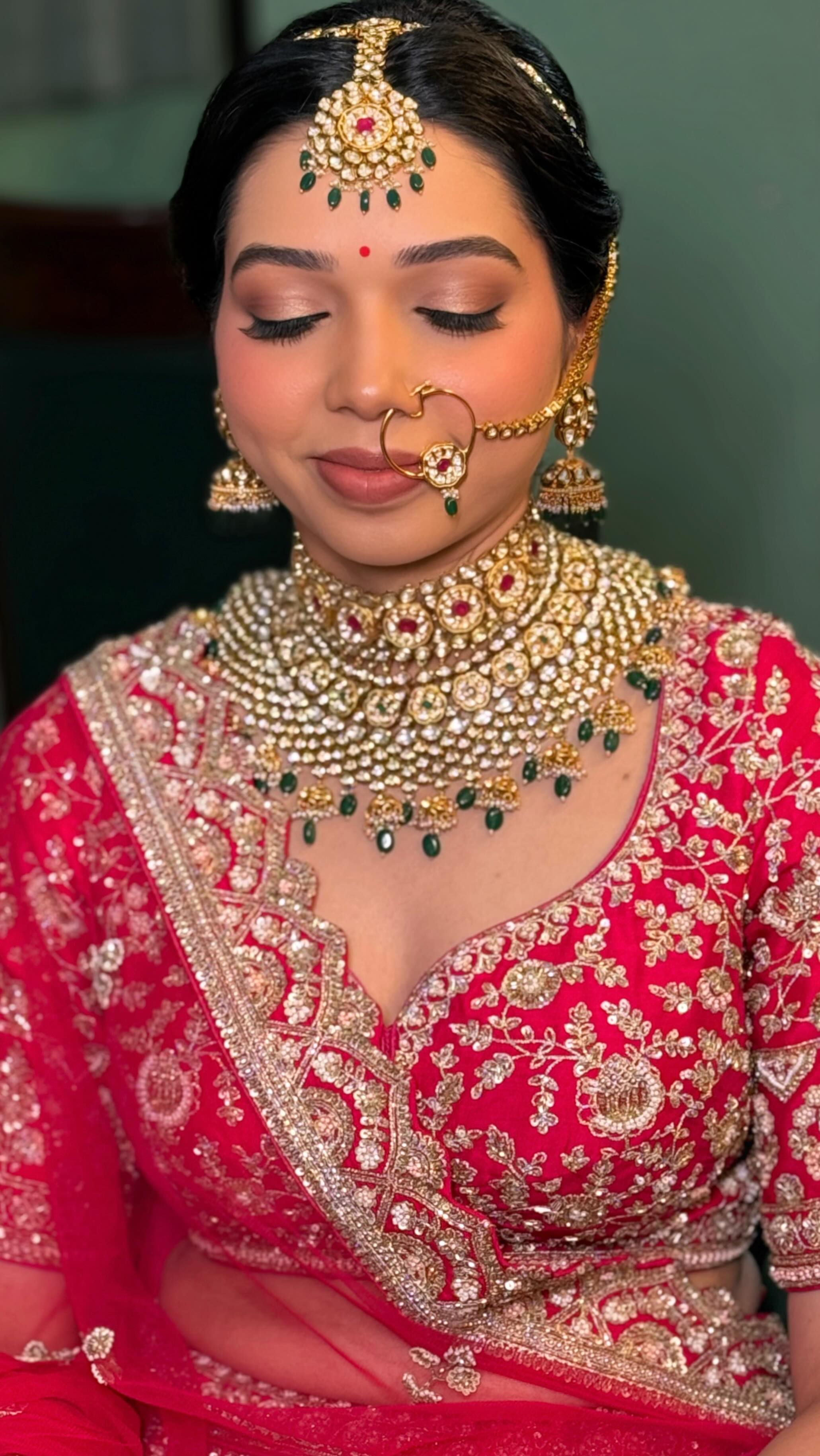 Sneha’s wedding makeup —
kept it luminous, soft, and as natural as possible for her big day ♥️✨ @sneha.sharma15
Makeup @makeupbyanibhadhar
Hair @sumithairstylist07
Outfit @frontierraas
#makeupbyanibhadhar #weddingmakeup #luxuryweddings #makeupartistdelhi #makeupartistdelhi