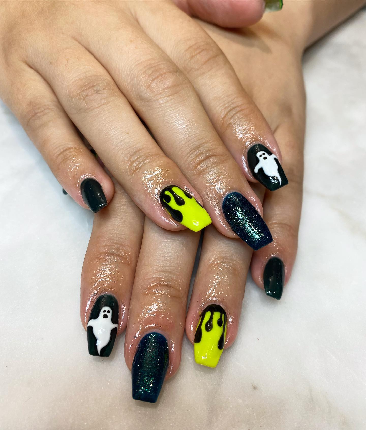 It’s spooooooky season!! 👻
Make sure to book in for your Halloween set 👻✨
Acrylic nails by Phoebe x