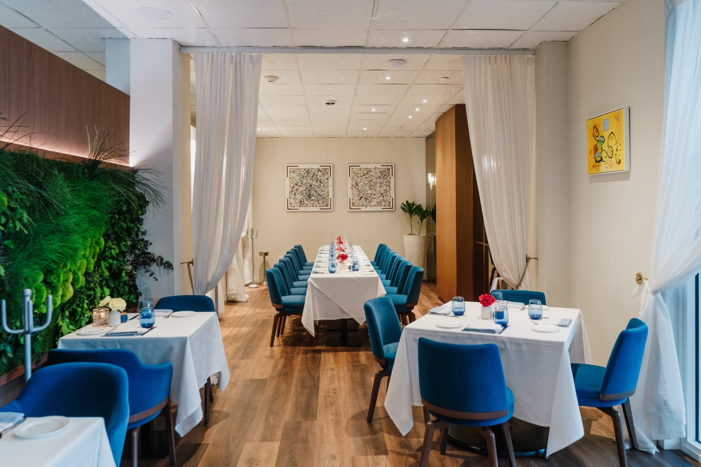 At Salute Ristorante, fine dining begins with the atmosphere.
Soft light, elegant tables, and a space designed for conversation, celebration, and unforgettable evenings.
Every detail is thoughtfully composed to create a setting where Italian hospitality and refined cuisine come together beautifully.
An experience meant to be savored.
•••
#saluteristorante #palmbeachdining #italianelegance #palmbeach #palmbeachrestaurants