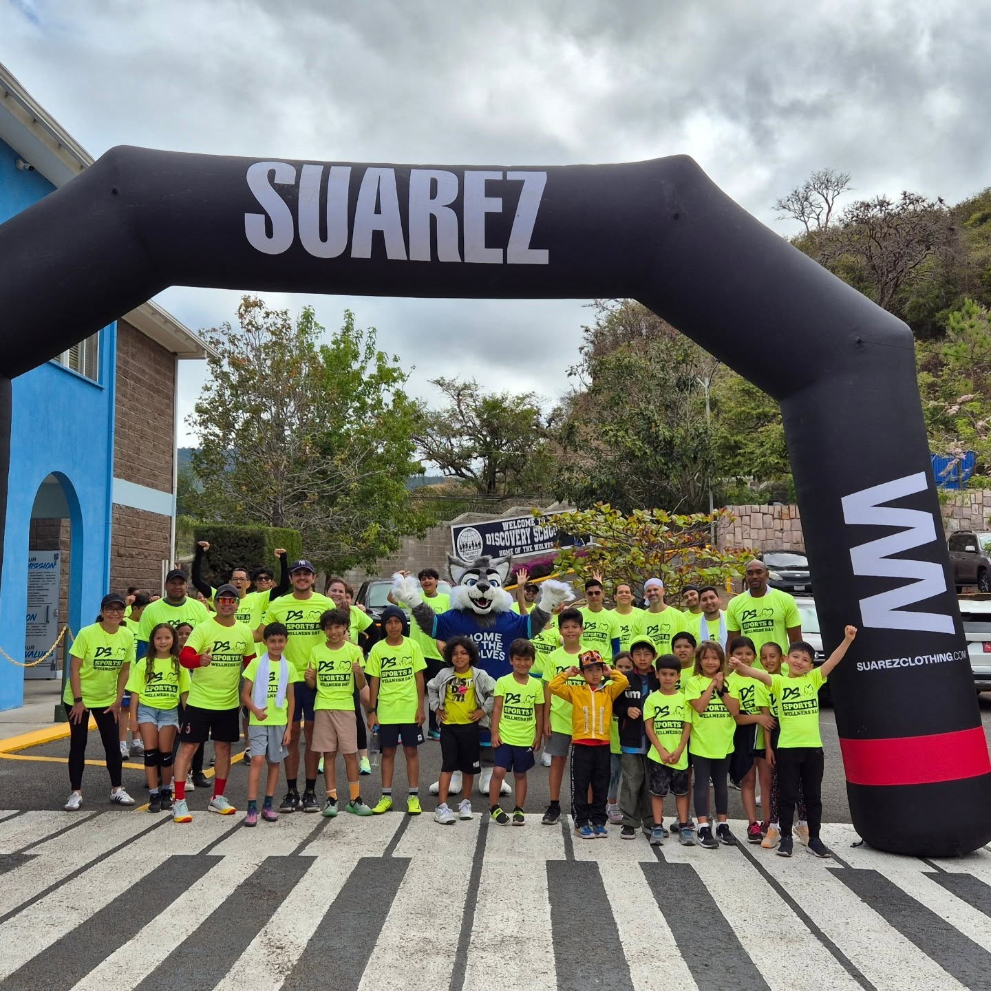 A day to move, connect, and care for our well-being. 🐺💙
Our Sports & Wellness Day at Discovery School brought the community together for a fun and active morning—playing sports, running the cross country, and enjoying time together.
We were also grateful to welcome wellness providers offering services for eye care, skin care, metabolic health, and hearing, helping promote healthy habits in our community.
Congratulations and thank you to all our wellness vendors for being part of this meaningful day. A special recognition to the DPTO for making this event possible, and to our Athletic Department and the school for their support in bringing it all together.