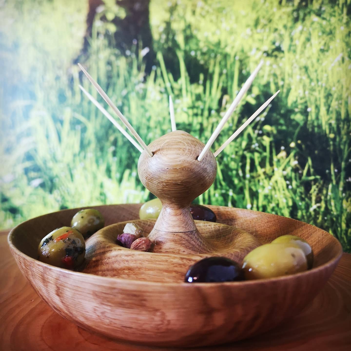 Sending out Christmas orders. Lots of Flow lamps but I enjoyed making this olive bowl most, I hadn't done turning in a while and it looks lovely in Oak #olivedroplet #christmasrush #shoplocal #biophilicdesign
.
.
.
.
.
.
#woodenhome #woodworking #handmadegifts #handcraftedfurniture #handmadehomedecor #woodhomedecor #woodgrain #olives #olivebowl #cocktailtime #appetiser #canapes #canapedesign #snackbowl #woodlove #homedecor #homeinspiration #natureinspired #naturelovers #natureseekers #smallbusinessowner #femaleentrepreneurs #girlboss #girlpower #homeaccessories #oakfurniture