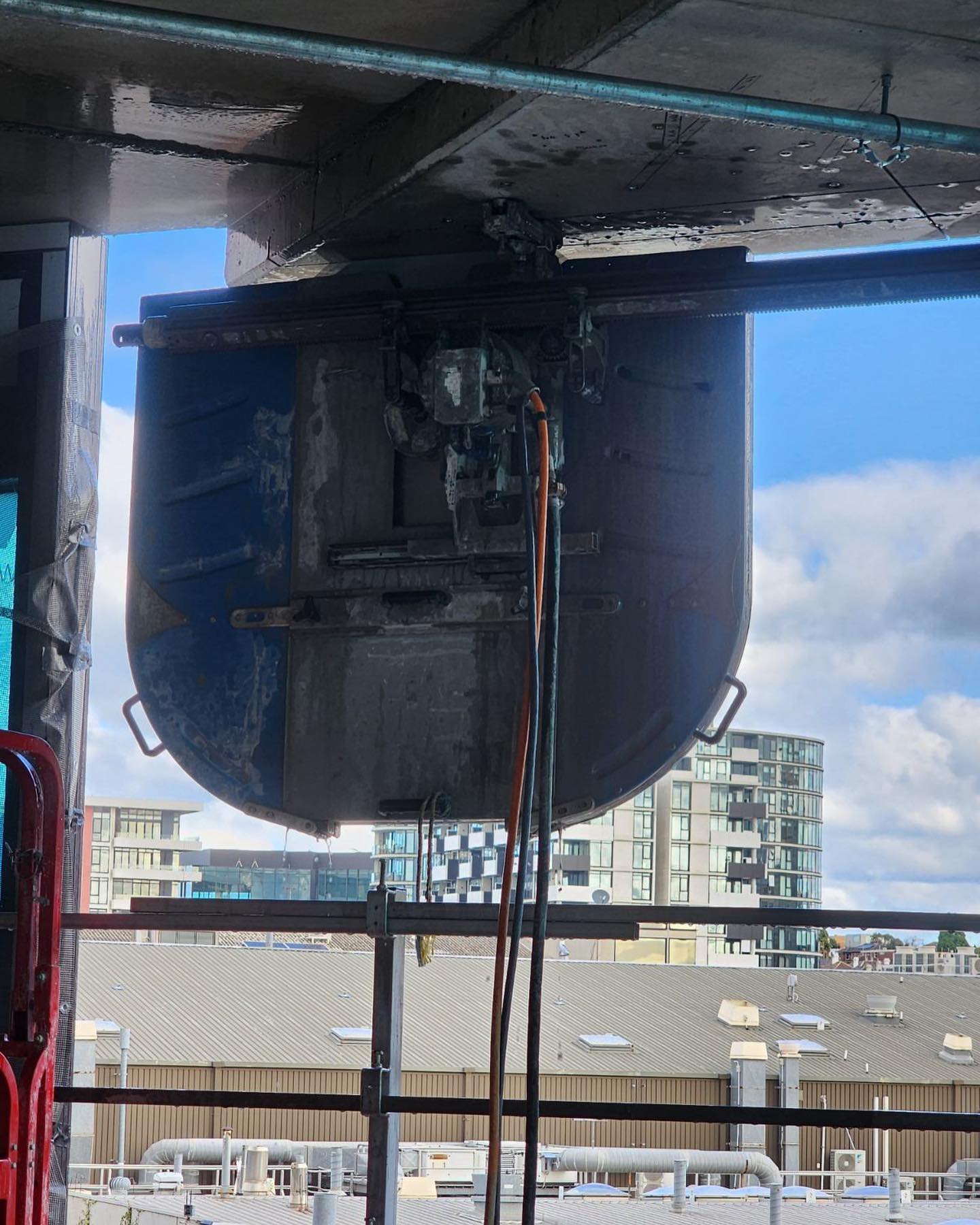 Wallsawing to make way for new facade. We love jobs that you don’t see everyday. #cuttingforce #cutting #tyrolit #hilti #australia #melbourne #gippsland #traralgon #coredrilling #cutting #grinding #concrete #scaning #flushcutting
#ringsawing #wiresawing #handsawing #roadsawing #generator #furphy #site #construction