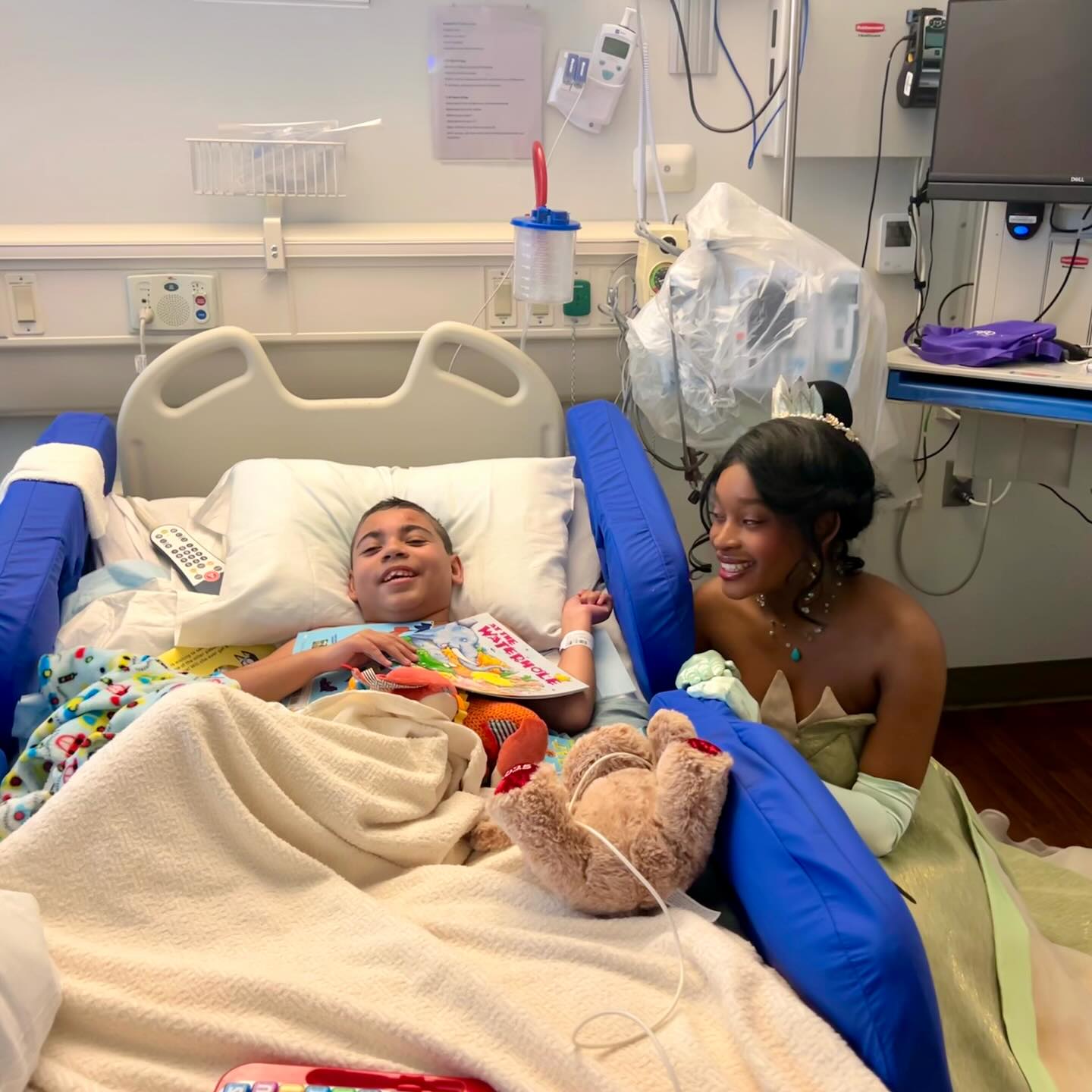 As Read Across America Week comes to a close, we were so excited to share the magic of stories with the amazing kids at Levine Children’s Hospital 📚✨
Books have a special way of sparking imagination, bringing comfort, and creating moments of joy. We loved being able to give out books and spend time with such incredible kids.
Stories truly have the power to brighten any day 💛
#ReadAcrossAmerica #AMoMCLT #AMomentOfMagic #LevineChildrensHospital