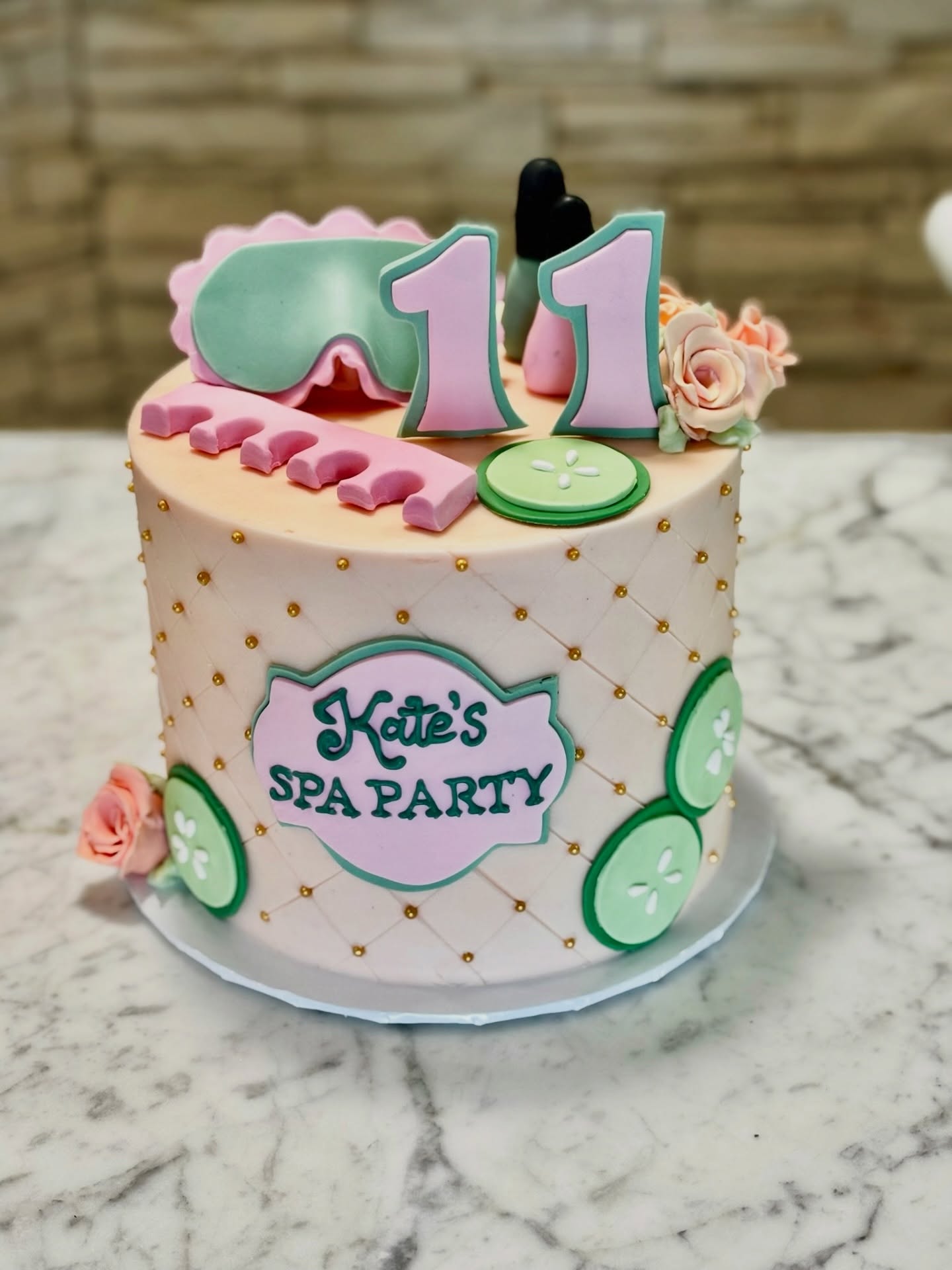 Spa day for your birthday! What a great idea!
#spacake #spathemecake #girlycake