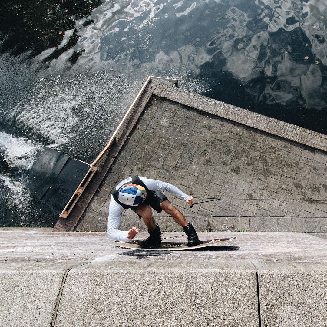 finest urban wakeboarding action by @mysticboarding
Check out the full clip at their profile if you haven't already done so. It's a must watch! 🤤
photo: @steffenvollert
#backyardbrawl #winching #pulledbysculpture