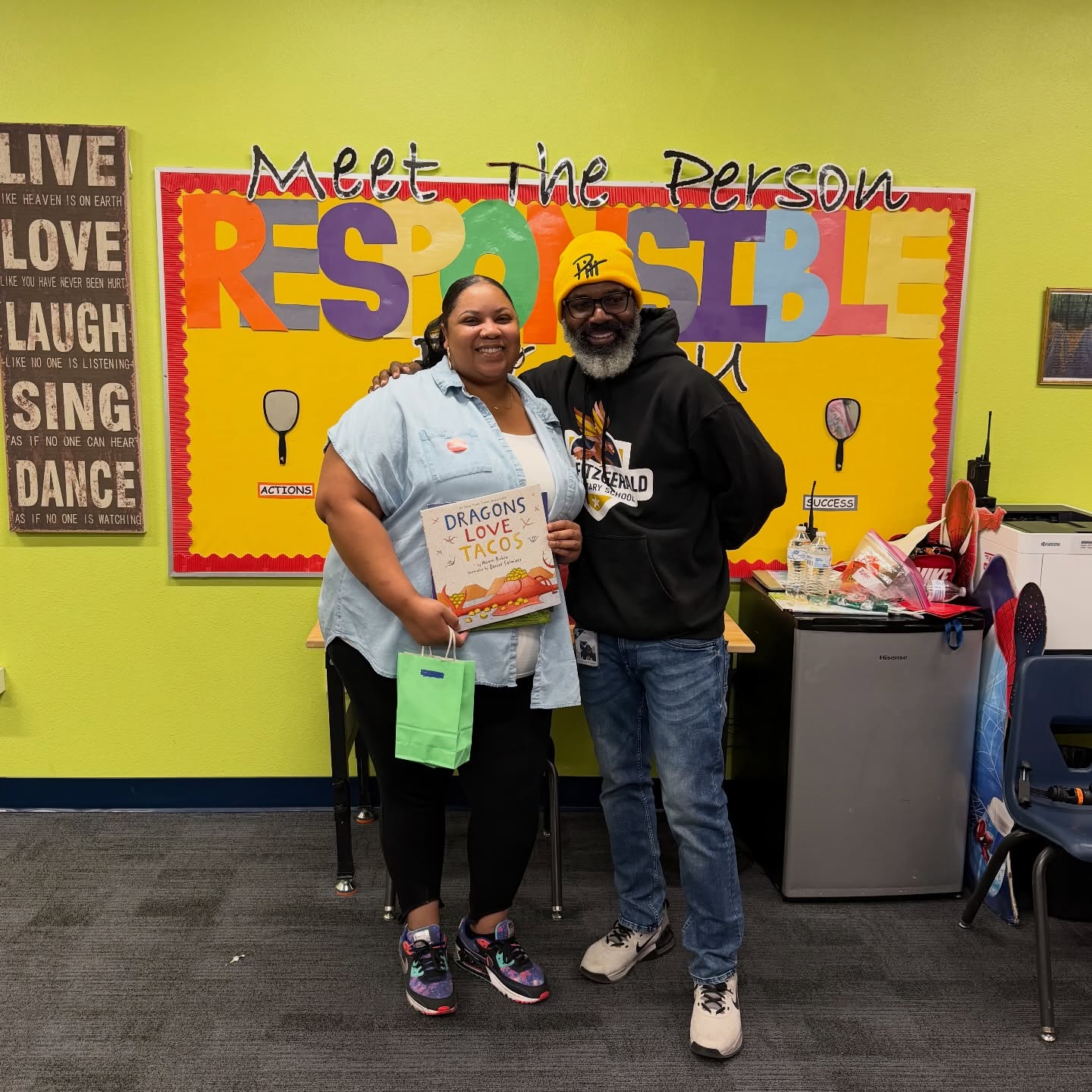 Had a wonderful time today reading to the Kindergarten and 1st grade classes at Fitzgerald Elementary for Nevada Reading Week. Today we read:
📚Dragons Love Tacos
📚How to Catch a Dinosaur, and
📚Snow White
If all else fails, kids REALLY LOVE TACOS😂
Thank you Mr Pullum @teech4lyfe for inviting me! 💙
#nvreadingweek #ccsd #lasvegasspokenwordartist