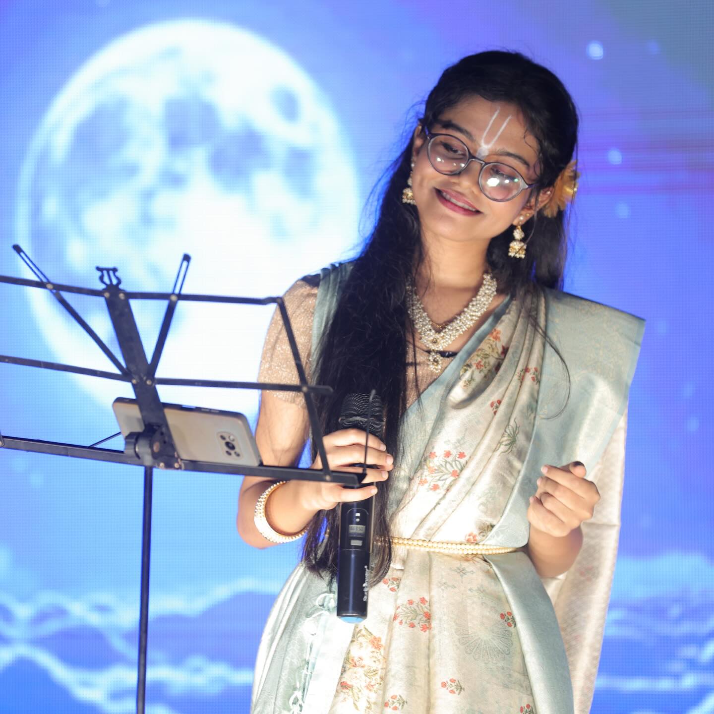 Happy International Women’s Day! We are celebrating the start of Women’s History Month with our friend and amazingly talented singer and musician @swmriddhi 🩷! These photos are from our Rath Yatra celebration.🩷
#singing #nonprofit #kolkata #durganagar #womenshistorymonth