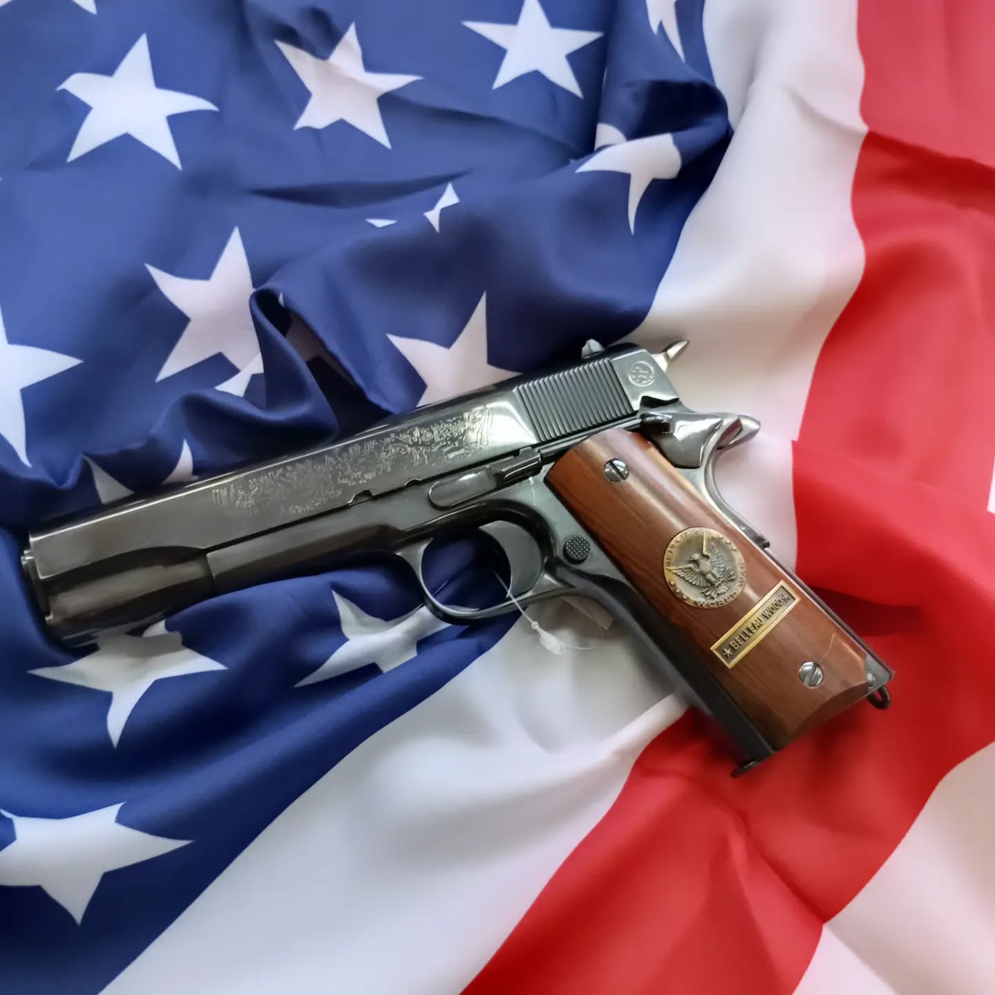 Bellissima 1911 commemorativa dei 50 anni dalla prima guerra mondiale... celebrativa della battaglia di Belleau Wood...
#colt #1911 #worldwar #firstworldwar #primaguerramondiale #commemorazione #45acp #madeinusa #warguns #war #guerramondiale #italia #pistola #museo #america #usa #memories #1917 #1967 #belleauwood #belleauwoodbattle #battle