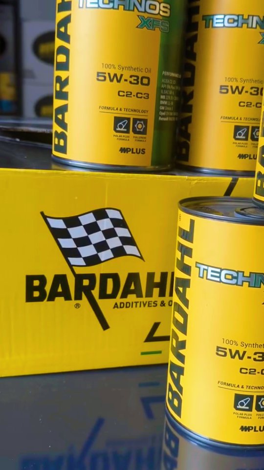 Bardahl Technos XFS 5W-30 é um lubrificante 100% sintético de alta performance, disponível em duas variantes principais: AV504 (focada em especificações VW/BMW/Porsche) e C2-C3 (focada em economia de combustível e baixas emissões). Ambos utilizam a tecnologia XFS (eXtra Fluid Shield), que atua como um escudo adicional para reduzir o atrito e proteger o motor contra o desgaste e a oxidação.
Mais informações sobre este e todos os produtos Bardahl aqui 👉www.innolub.pt👈