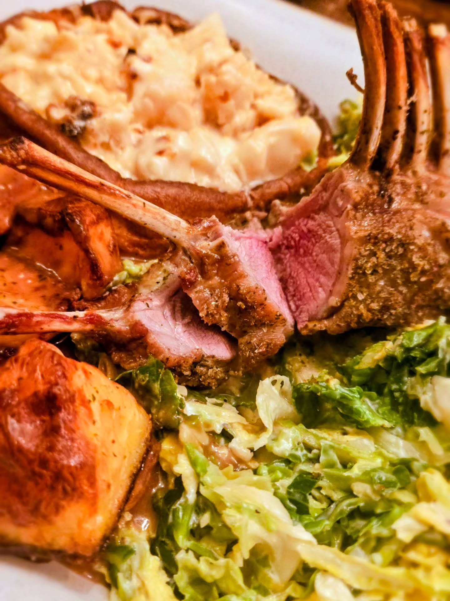 Roasties ... What Sundays were made for 🩷
#sundayroast #roastlamb #food #foodphotography #delicious