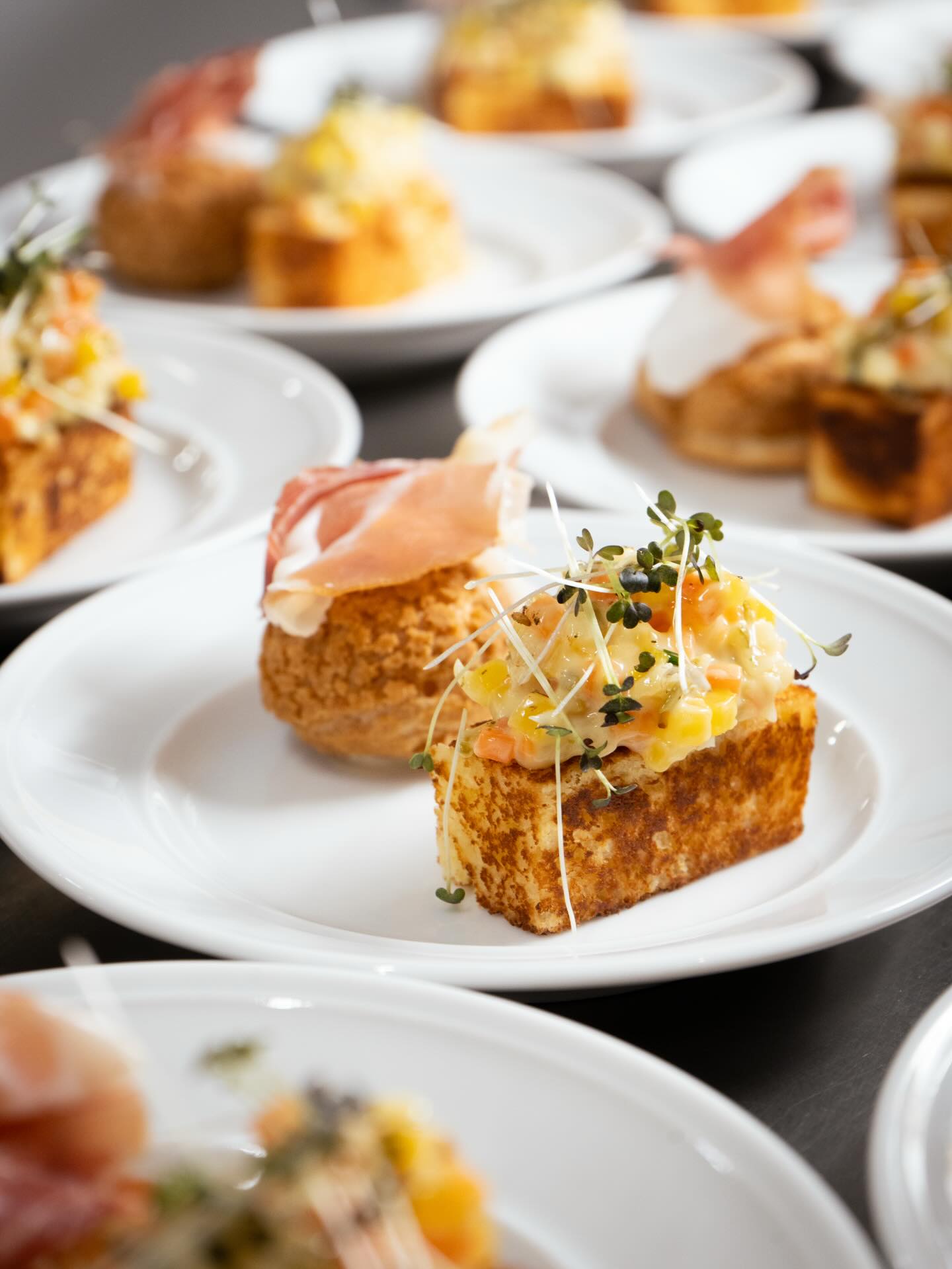 Drei genussvolle Abende liegen hinter uns: Wir durften bei yap&dine, dem Eventformat der Wirtshauskultur, dabei sein. ✨
Vielen Dank an alle Gäste, die bei uns gegessen, probiert und diese Abende so besonders gemacht haben. 🍽️
Es hat uns wirklich gefreut zu sehen, wie viele junge Leute dadurch den Weg zu uns ins Wirtshaus gefunden haben.
Für uns waren es drei rundum gelungene Abende mit großartigem Feedback.
👨🏼🍳 Danke an die Wirtshauskultur Niederösterreich für dieses tolle Format!
#eisenbockaufmehr #wirtshauskultur #wirtshaus #strasserhof