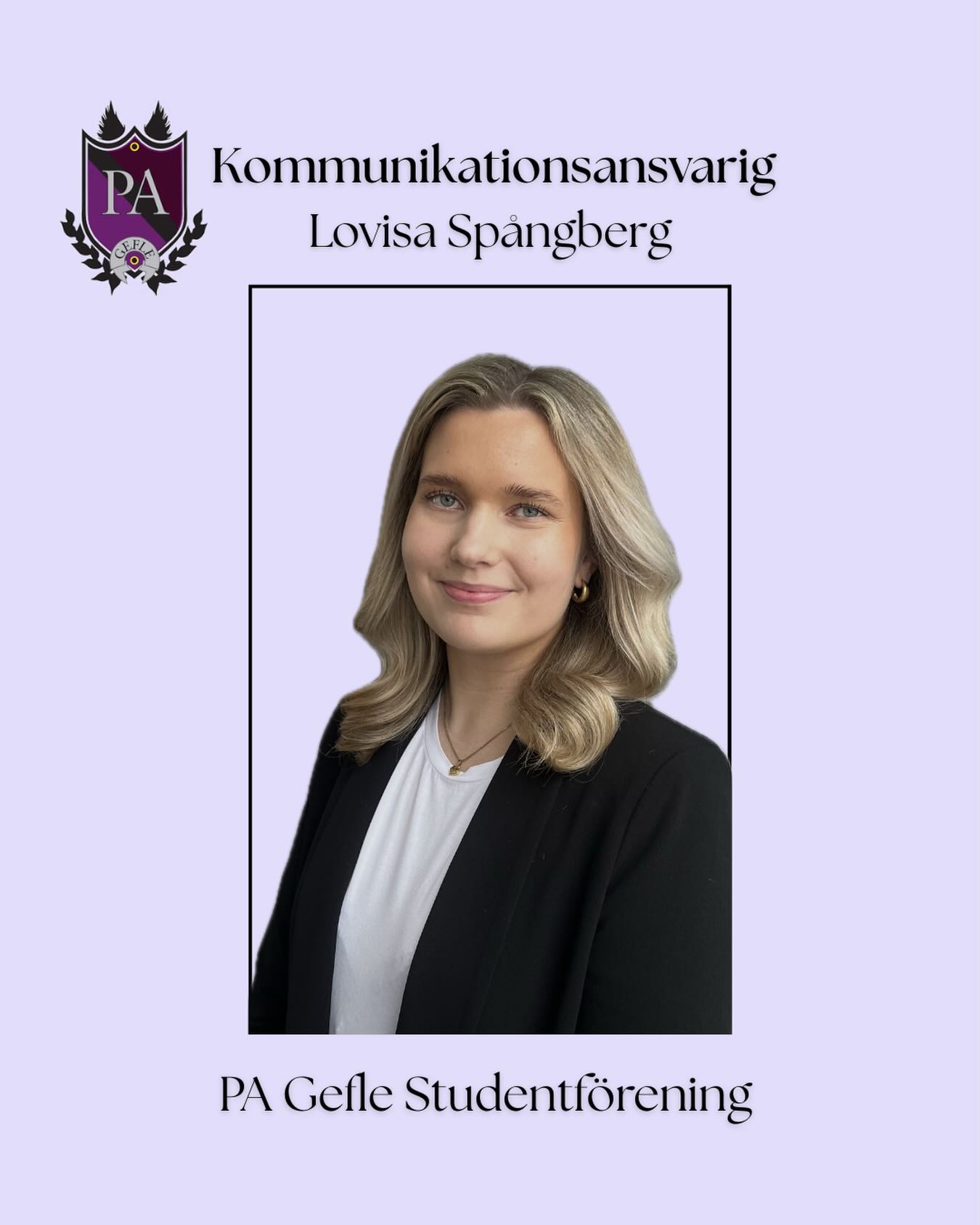 Ny dag och presentationerna fortsätter! Idag presenterar vi vår kommunikationsansvarig Lovisa Spångberg💜
Födelseår, ålder: 2003, 22 år.
Hemort: Stockholm📍
Vad ska bli roligast med styrelsearbetet: Jag ser fram emot att bidra till ett roligt och minnesvärt år för PA’s medlemmar tillsammans med de andra posterna och gemenskapen som styrelsearbetet innebär, samtidigt som jag utvecklas i min roll. Självklart att ha riktigt kul också!💜
Fun fact om Lovisa: Gick i samma grundskoleklass som Greta Thunberg🌍