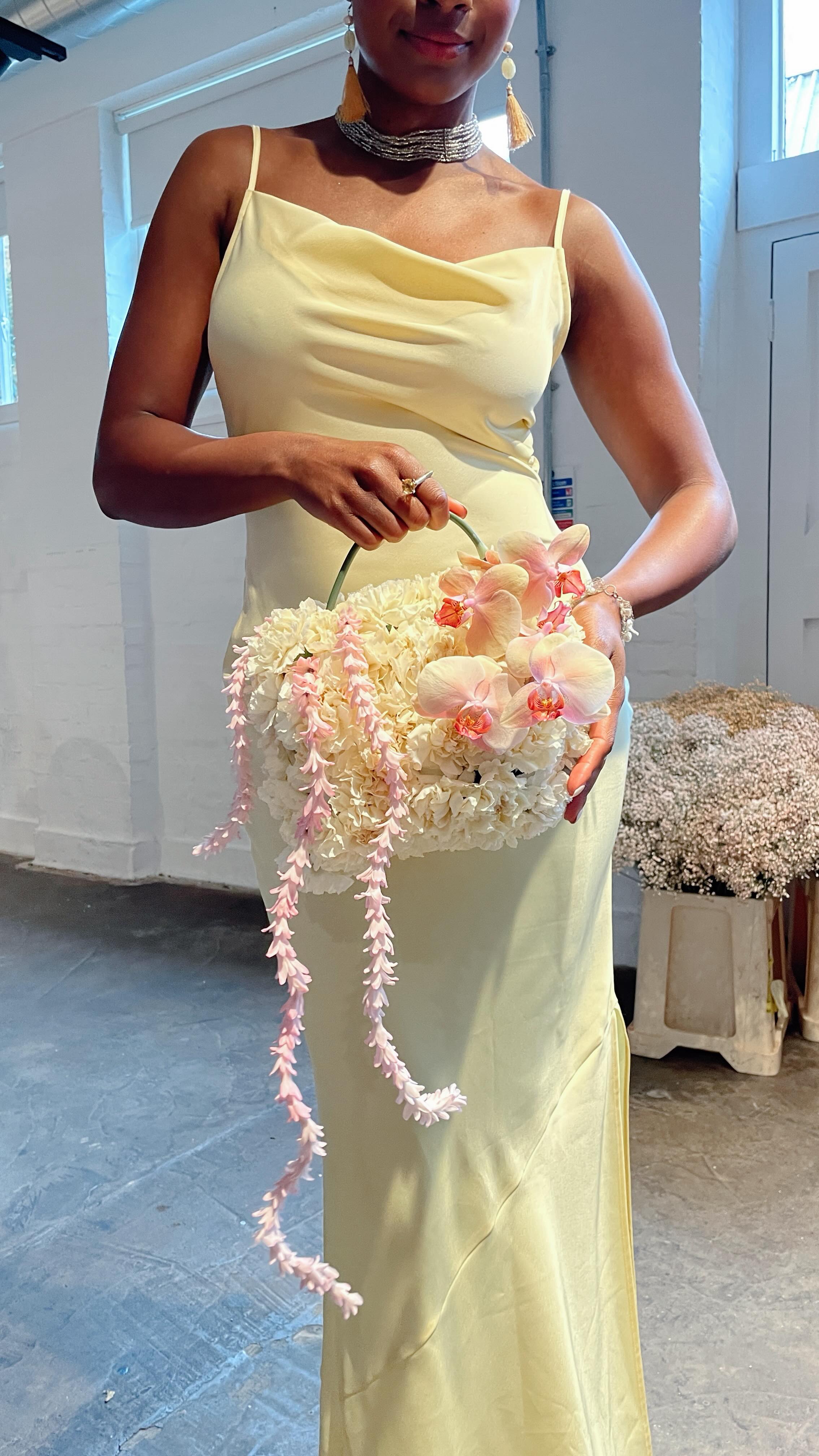 I think all MOH’s should get a flower bag 💛💁🏼♀️