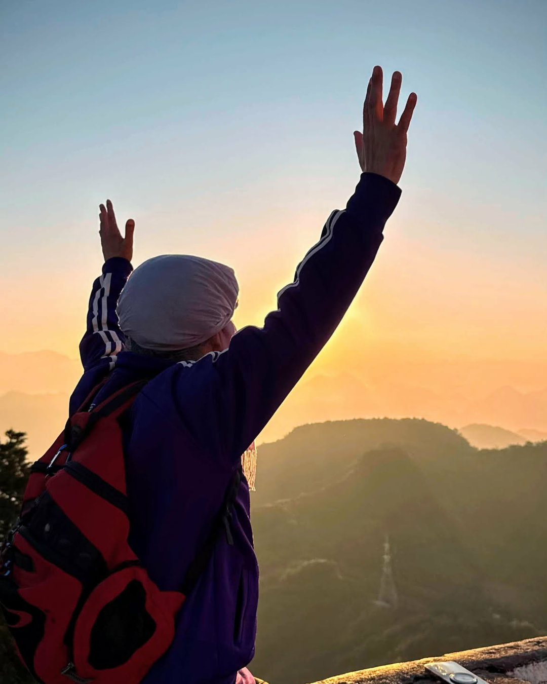 チネイザンプロジェクト通信vol.54
先週は清水まにが担当の回でした。
👨🦰筋トレやランニングに慣れた男性の皆さん、
『動かないこと』にも注目してみませんか?
静止の力がもたらす新たなエネルギーを感じてみましょう!
🌬️タオの性科学が教える「静止」の技術でパフォーマンスを向上させるアイデアに触れてみてください。そして、まずは心と体を整えましょう!
ぜひ体験してみて、感想を教えてください!
続きはNote
https://note.com/taoist_uht
でご覧になれます
💪 #静止の技術 #内なるエネルギー #気の練り方