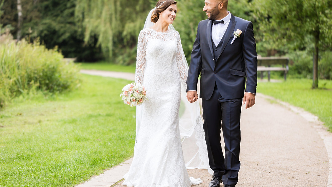 Cuando la boda deja de ser de los novios: cómo recuperar la voz de la pareja entre expectativas familiares y opiniones de amigos. Tips claros y reales para poner límites con tacto y tomar decisiones que reflejen quiénes son. Link para leer el artículo completo https://wix.to/NoYN674
#Bodas2026 #PlanDeBoda #Novios #ConsejosNupciales #BodaConSentido #CoordinandoMiBoda