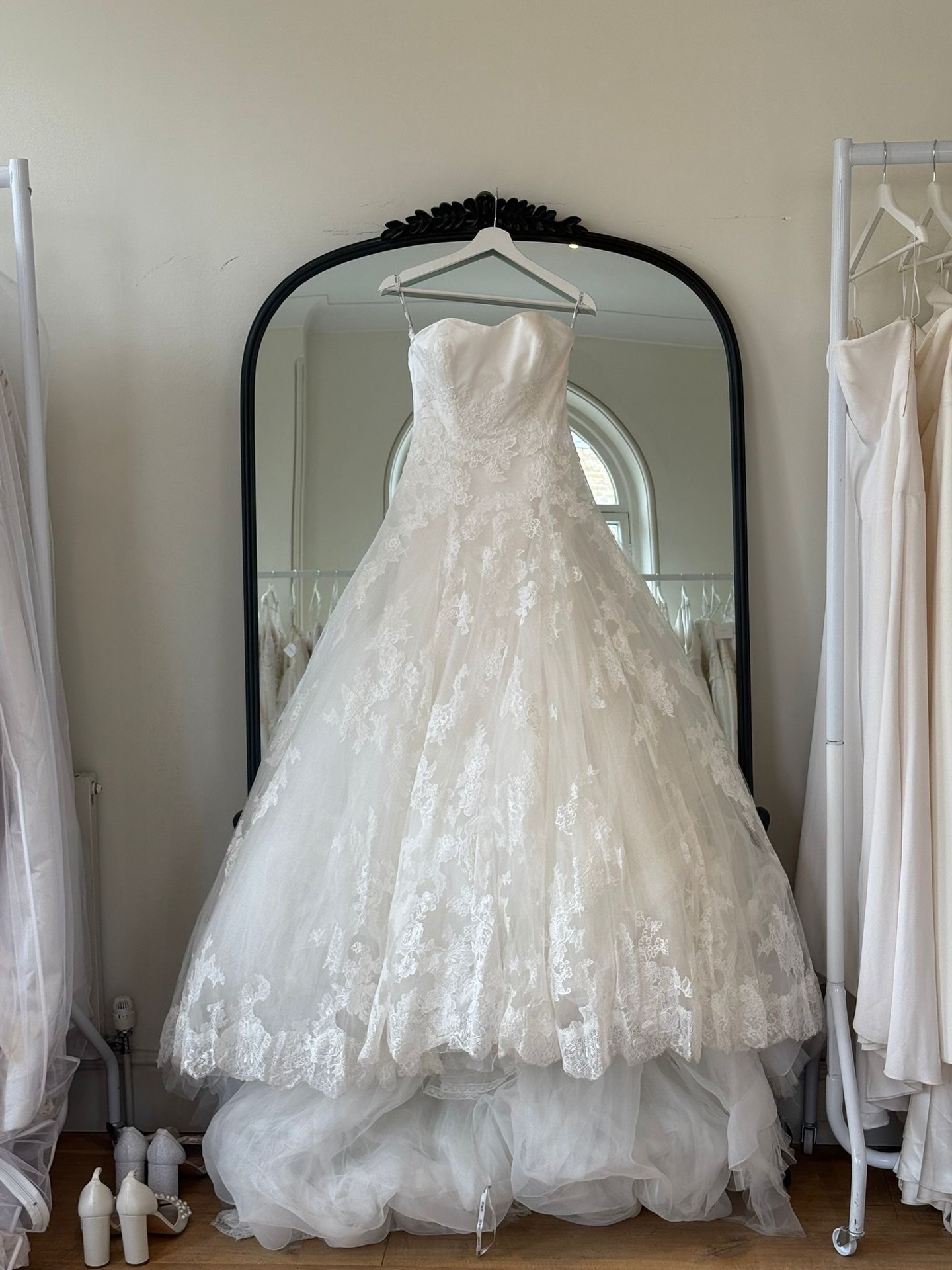 New day, new gowns 🤩
Here are the new bride donations of the week bringing ball gown, lace and romantic long trains. 🤍
1️⃣ @enzoani
2️⃣ @white.rose.bridal