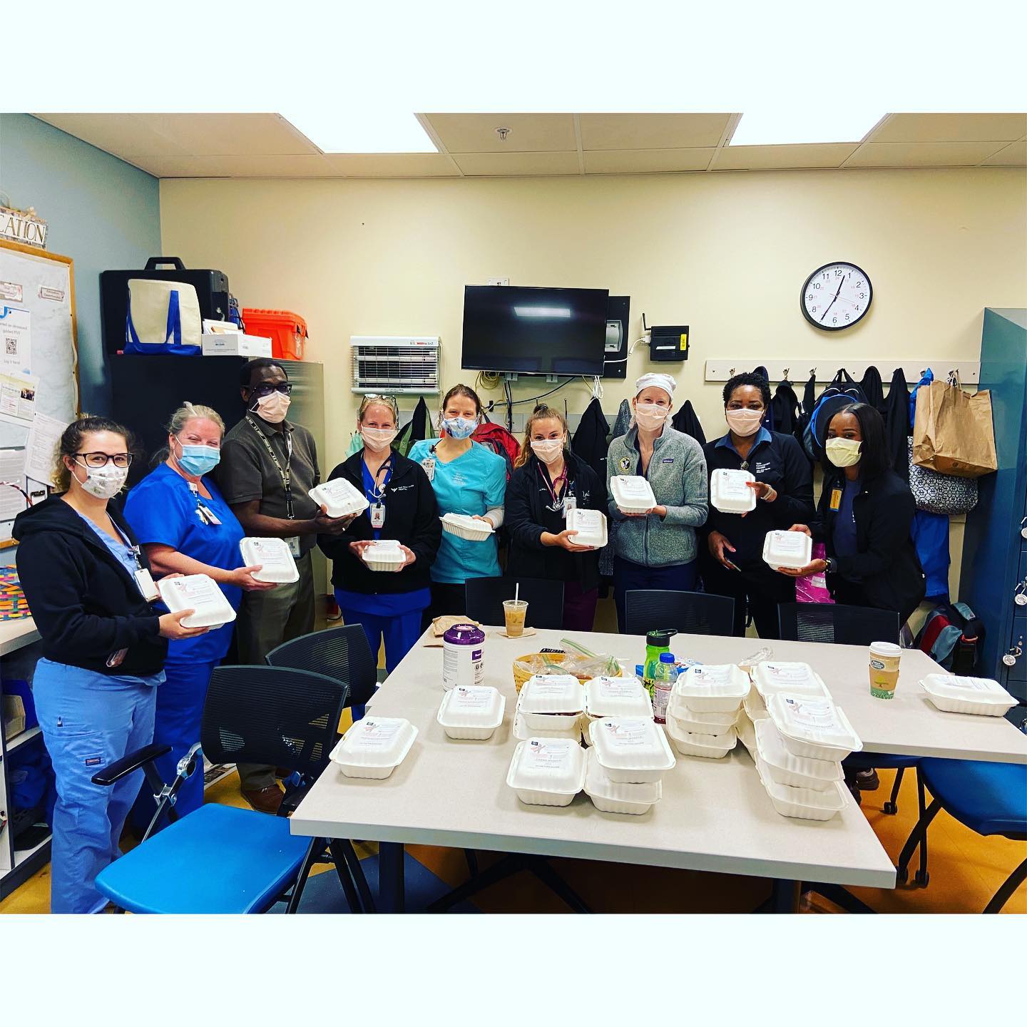 Lunch on Monday for our Heroes from 2 different Units of the Yale New Haven Children’s Hospital - the Children’s Emergency Department and the Pediatric ICU @yalenewhavenhealth @yalenewhavenhospital! •
•
Monday’s Lunch Donation - 50 Indian meals from @tikkawaygrill! •
•
#Coronavirus #COVID19 #ThanksHealthHeroes #HeroesOfCOVID #Connecticut #NewHaven #Yale #YaleNewHavenHospital #YaleHospital #YaleChildrensHospital #Frontline #Heroes #HealthcareHeroes